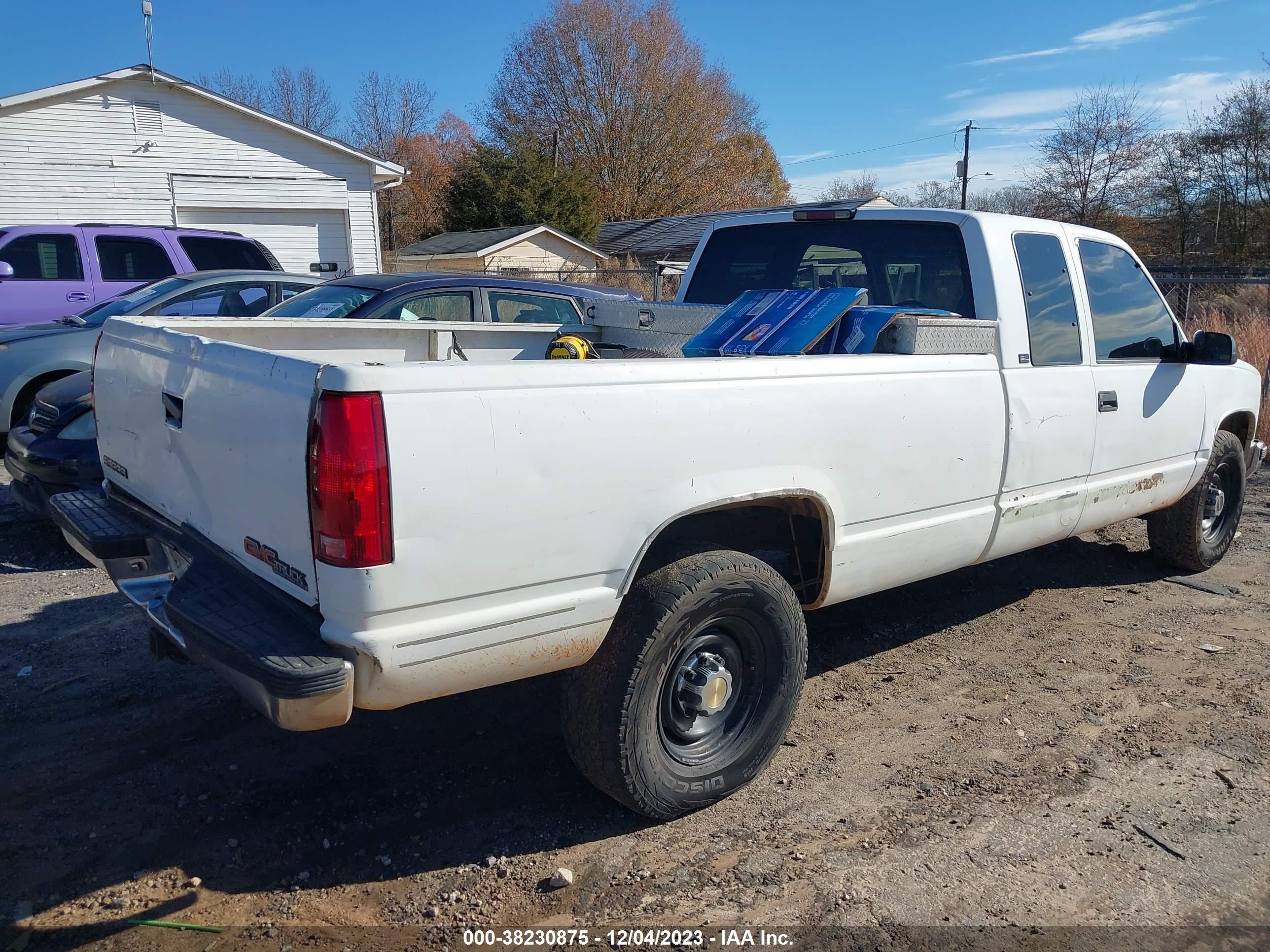 Photo 3 VIN: 1GTGC29RXVE518355 - GMC NULL 