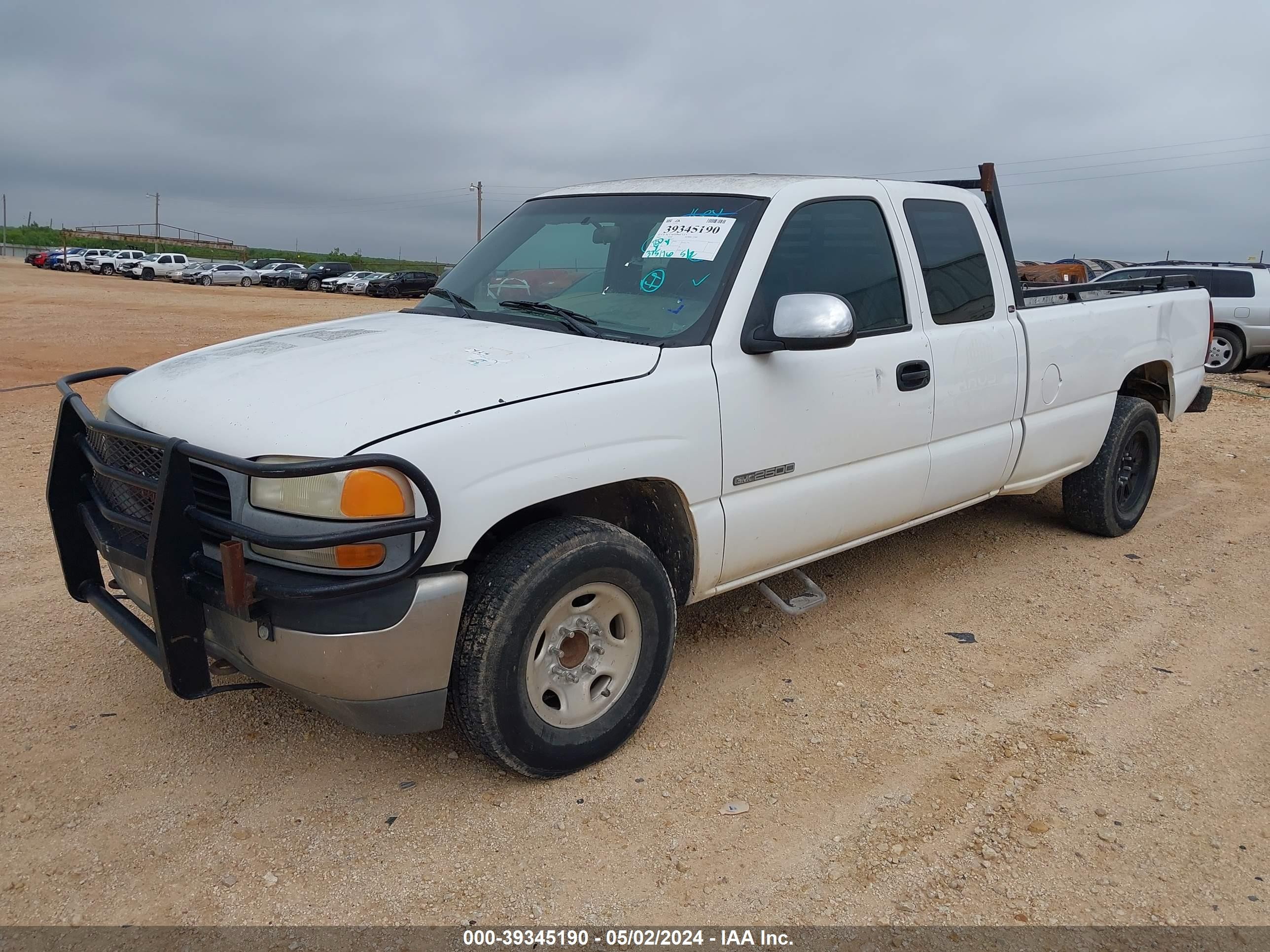 Photo 2 VIN: 1GTGC29U1YE406827 - GMC NULL 