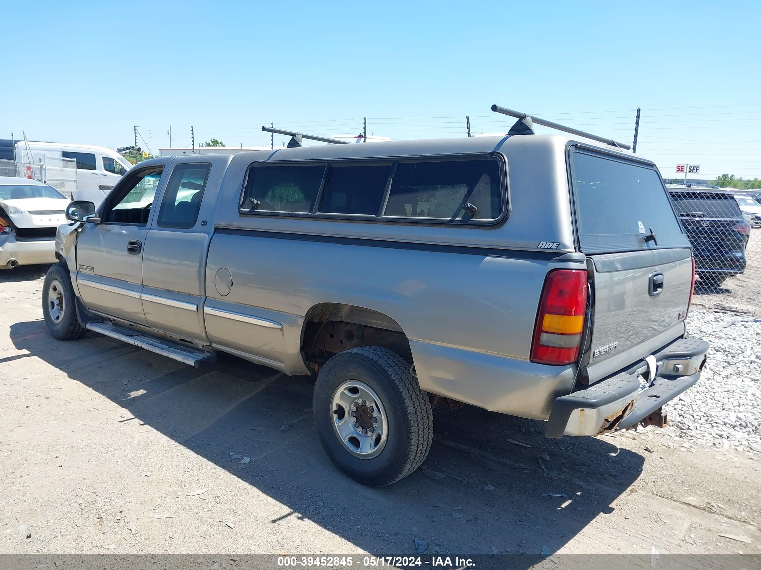 Photo 2 VIN: 1GTGC29U2YE276833 - GMC NULL 