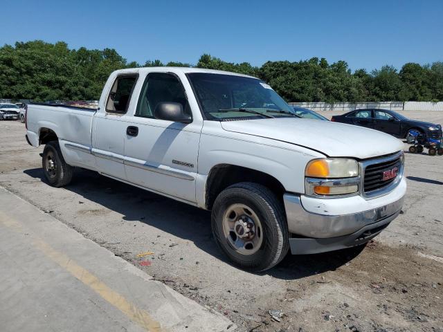 Photo 3 VIN: 1GTGC29U8YE318678 - GMC NEW SIERRA 