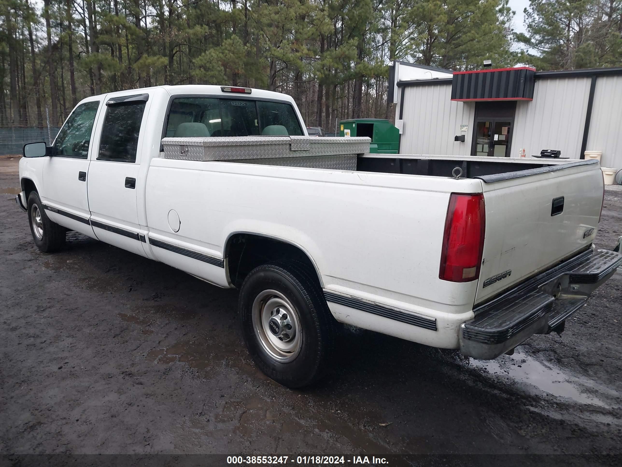 Photo 2 VIN: 1GTGC33R6WF020521 - GMC NULL 