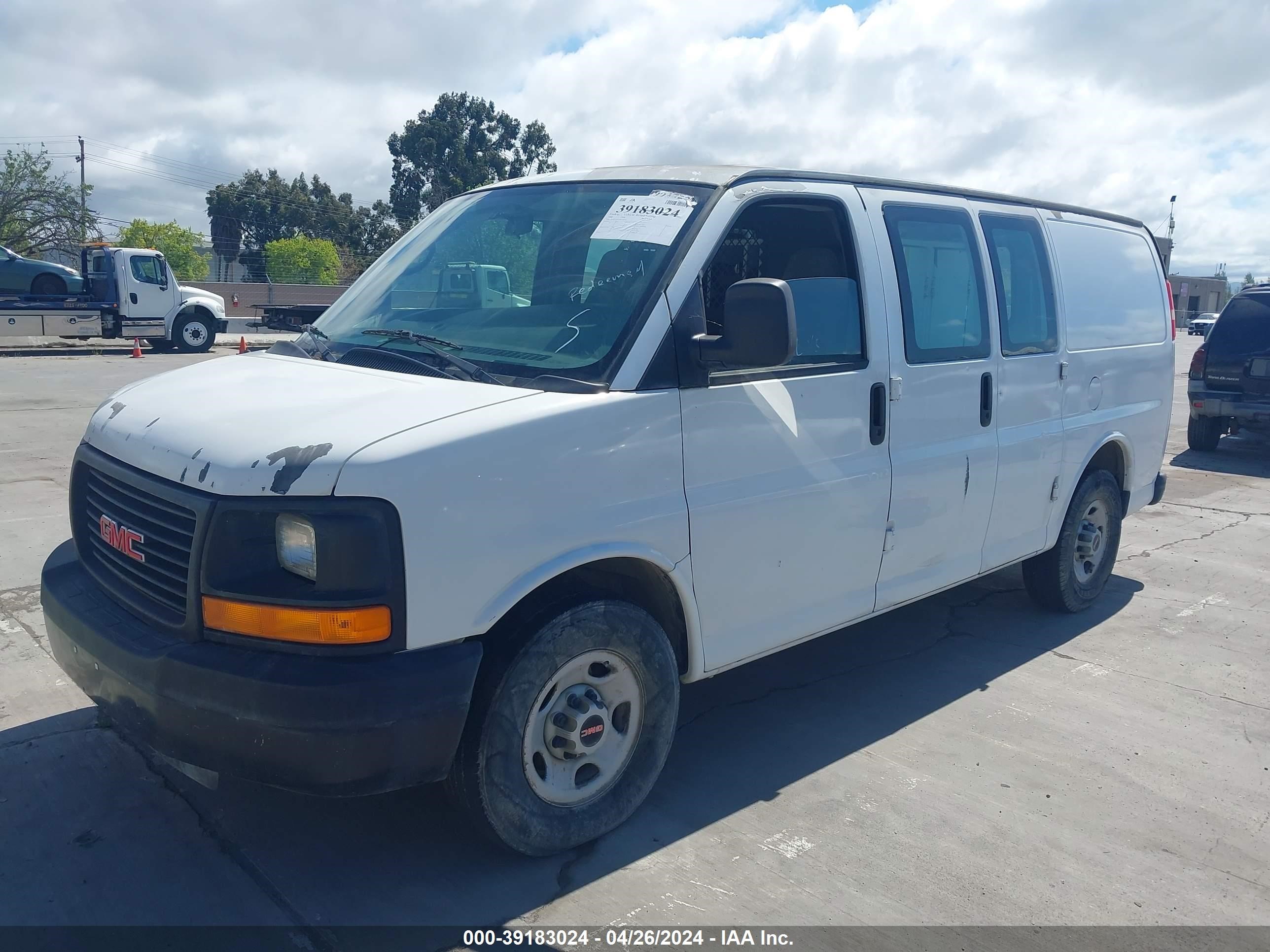 Photo 1 VIN: 1GTGG25C181153615 - GMC SAVANA 