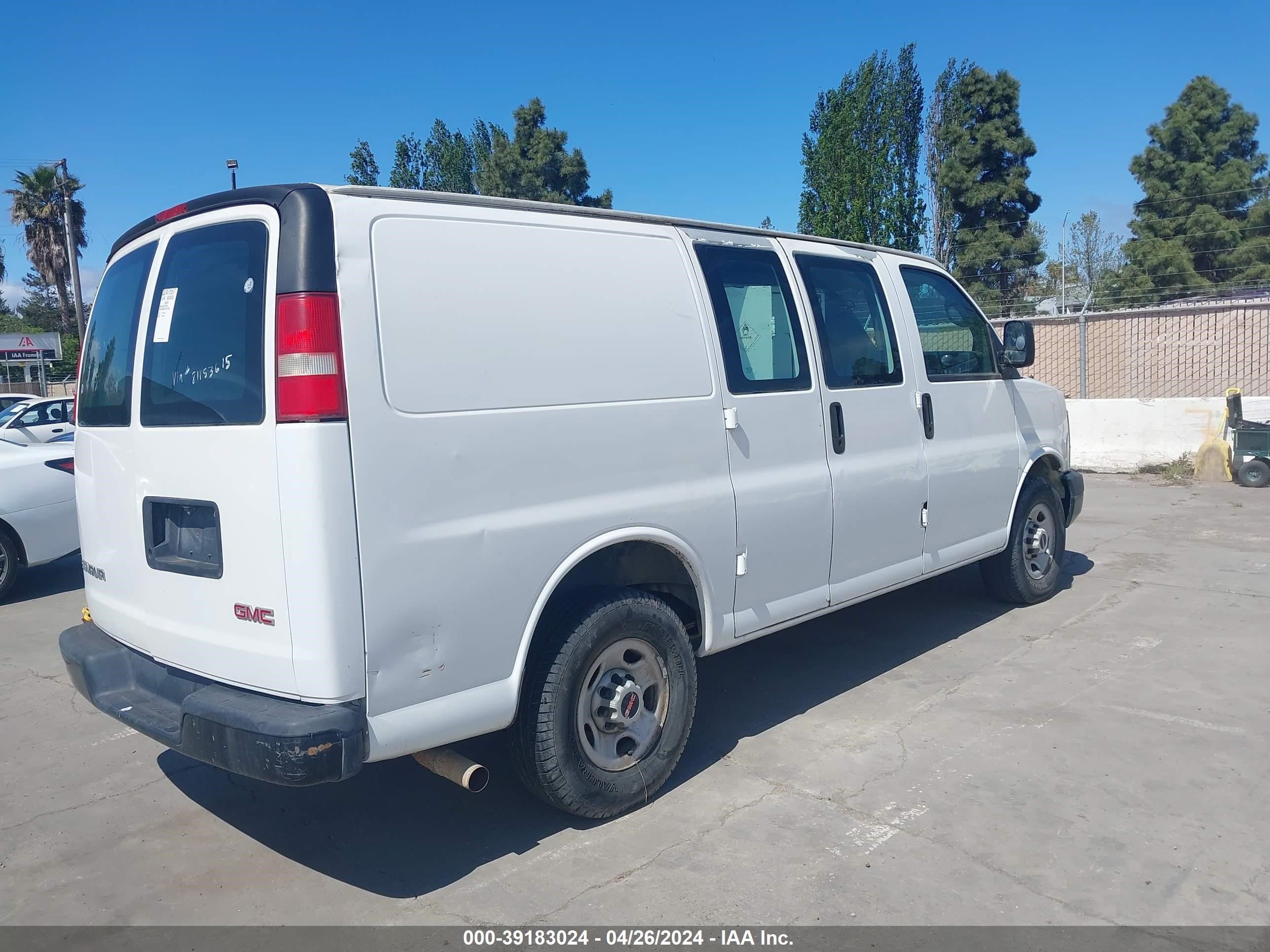 Photo 3 VIN: 1GTGG25C181153615 - GMC SAVANA 