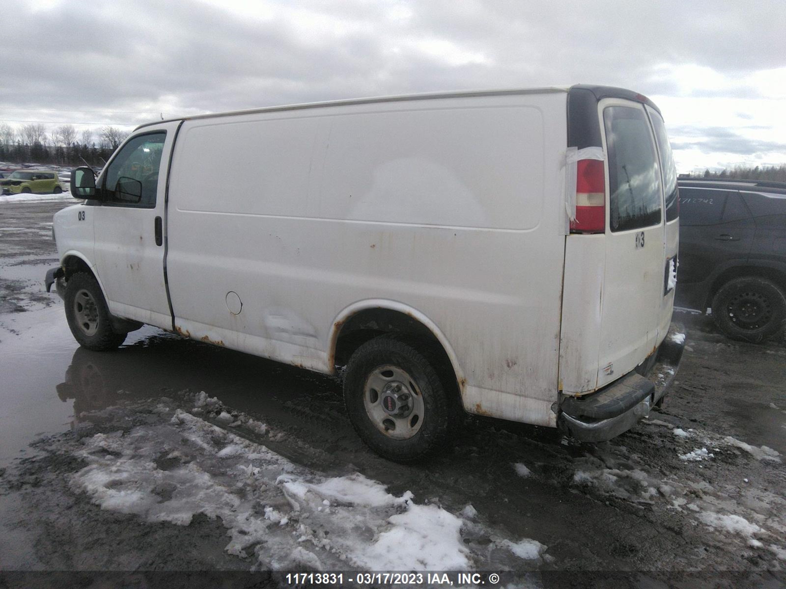 Photo 2 VIN: 1GTGG25C281123250 - GMC SAVANA 