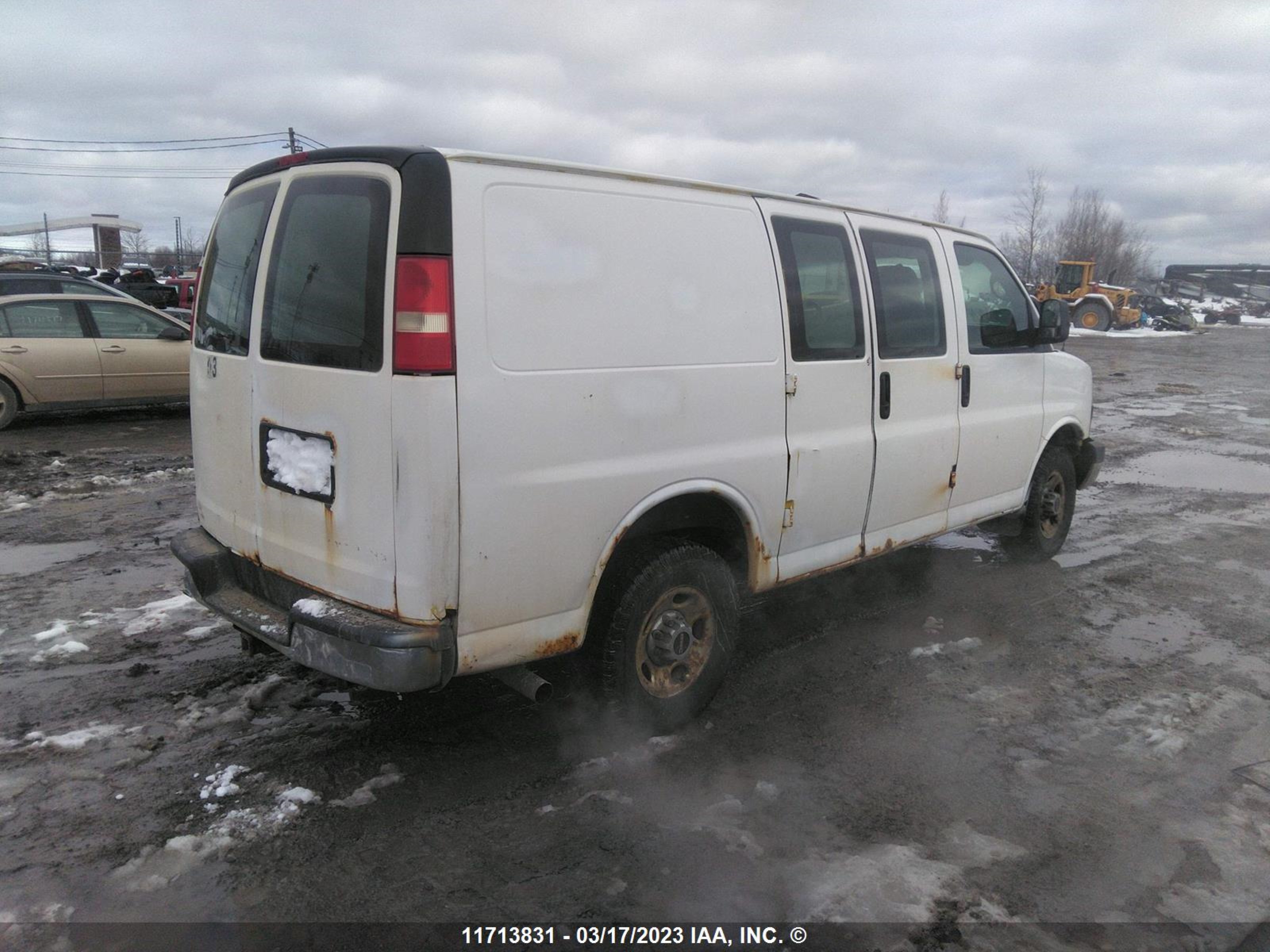 Photo 3 VIN: 1GTGG25C281123250 - GMC SAVANA 