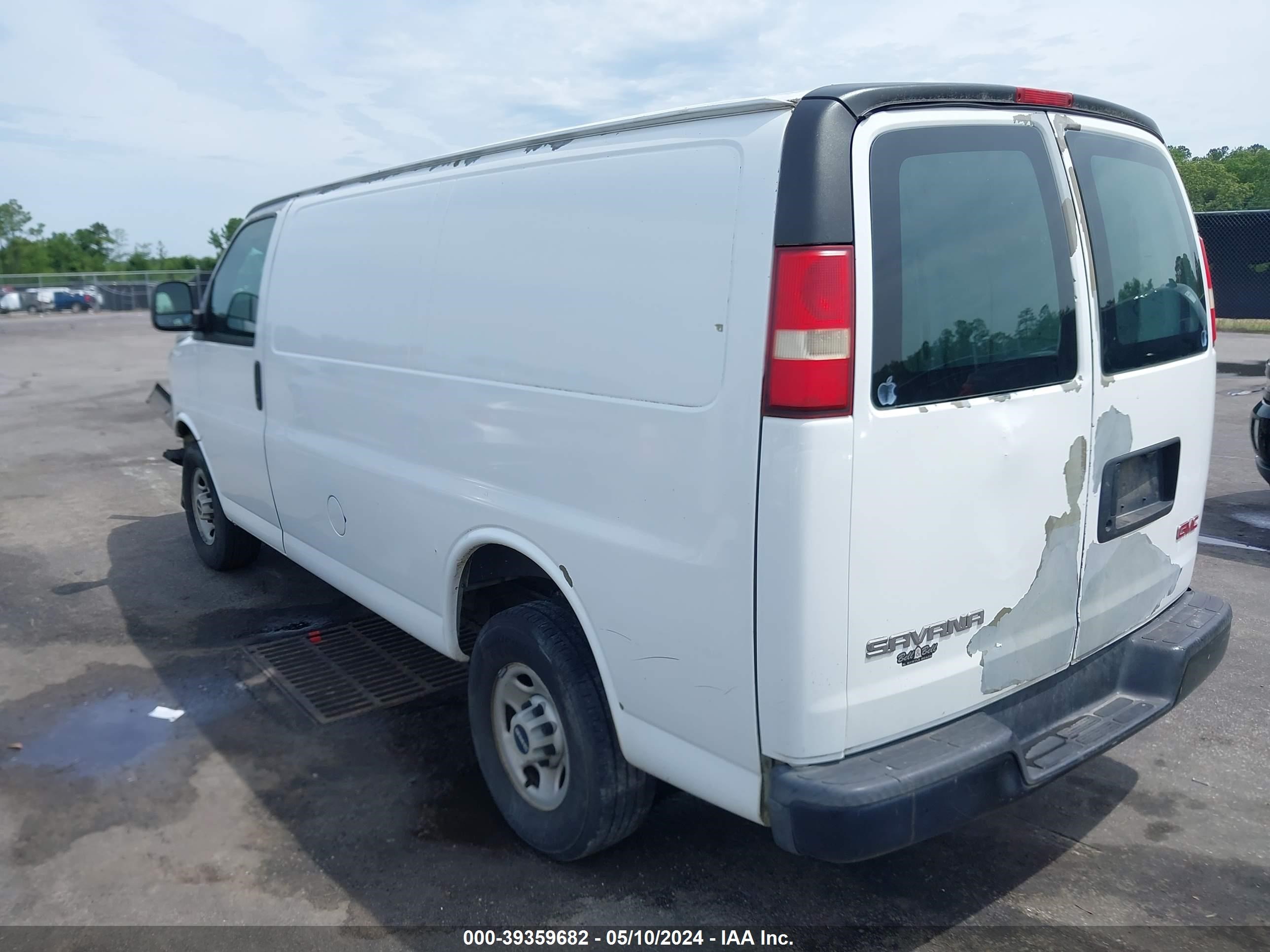 Photo 2 VIN: 1GTGG25C881123494 - GMC SAVANA 