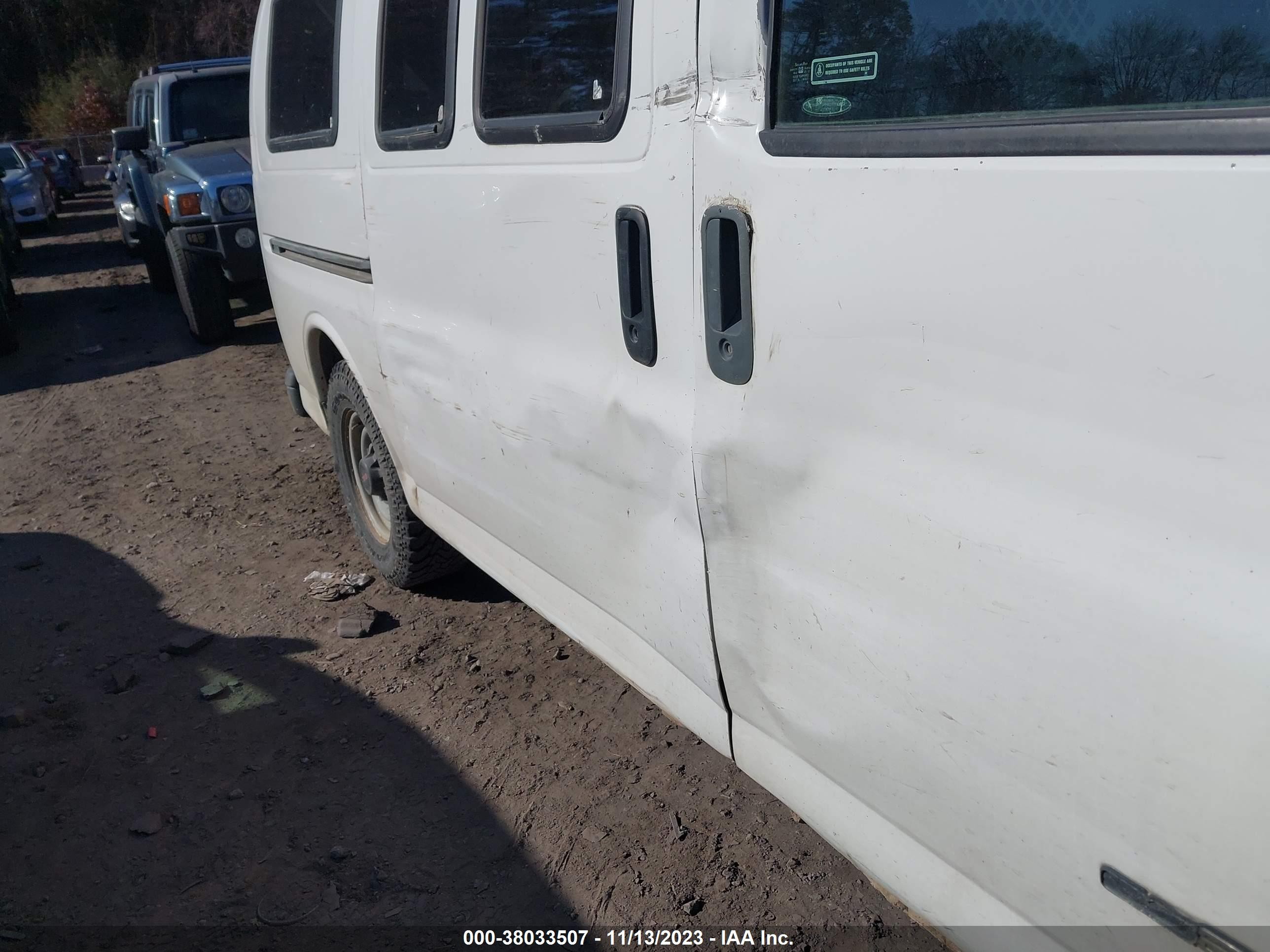 Photo 5 VIN: 1GTGG25R511151585 - GMC SAVANA 