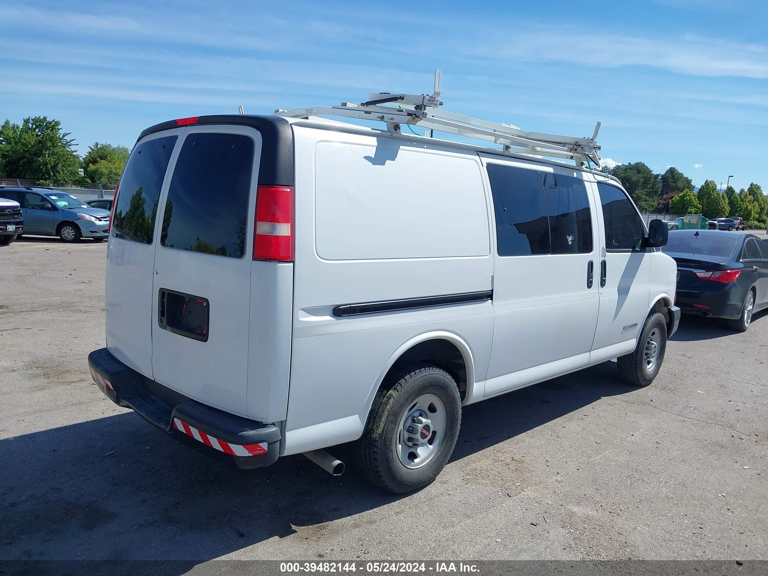 Photo 3 VIN: 1GTGG25V261223668 - GMC SAVANA 