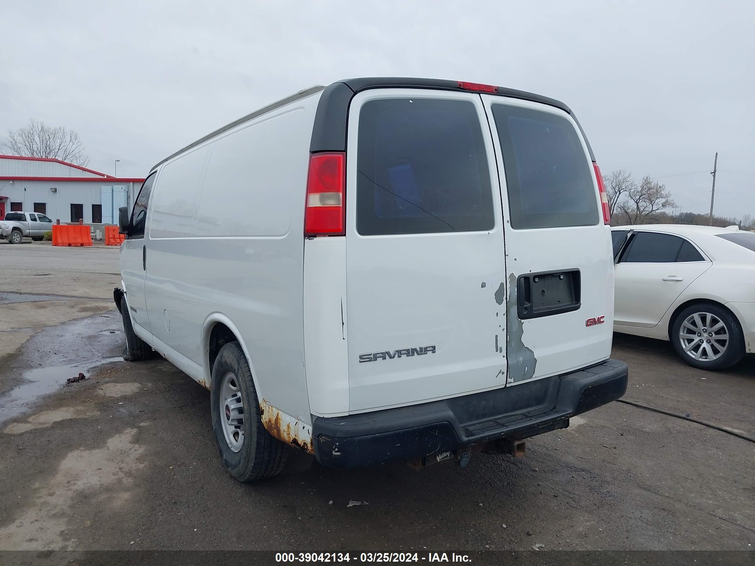 Photo 2 VIN: 1GTGG25V751246085 - GMC SAVANA 