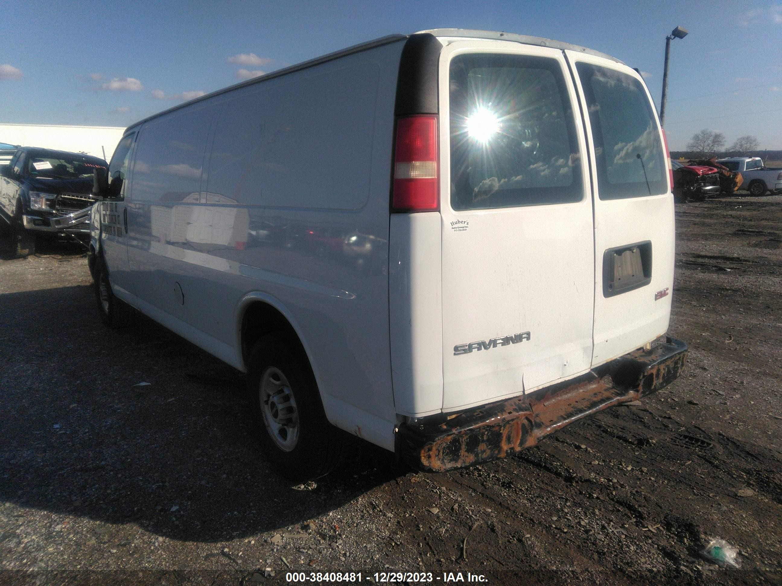 Photo 2 VIN: 1GTGG29C981196934 - GMC SAVANA 