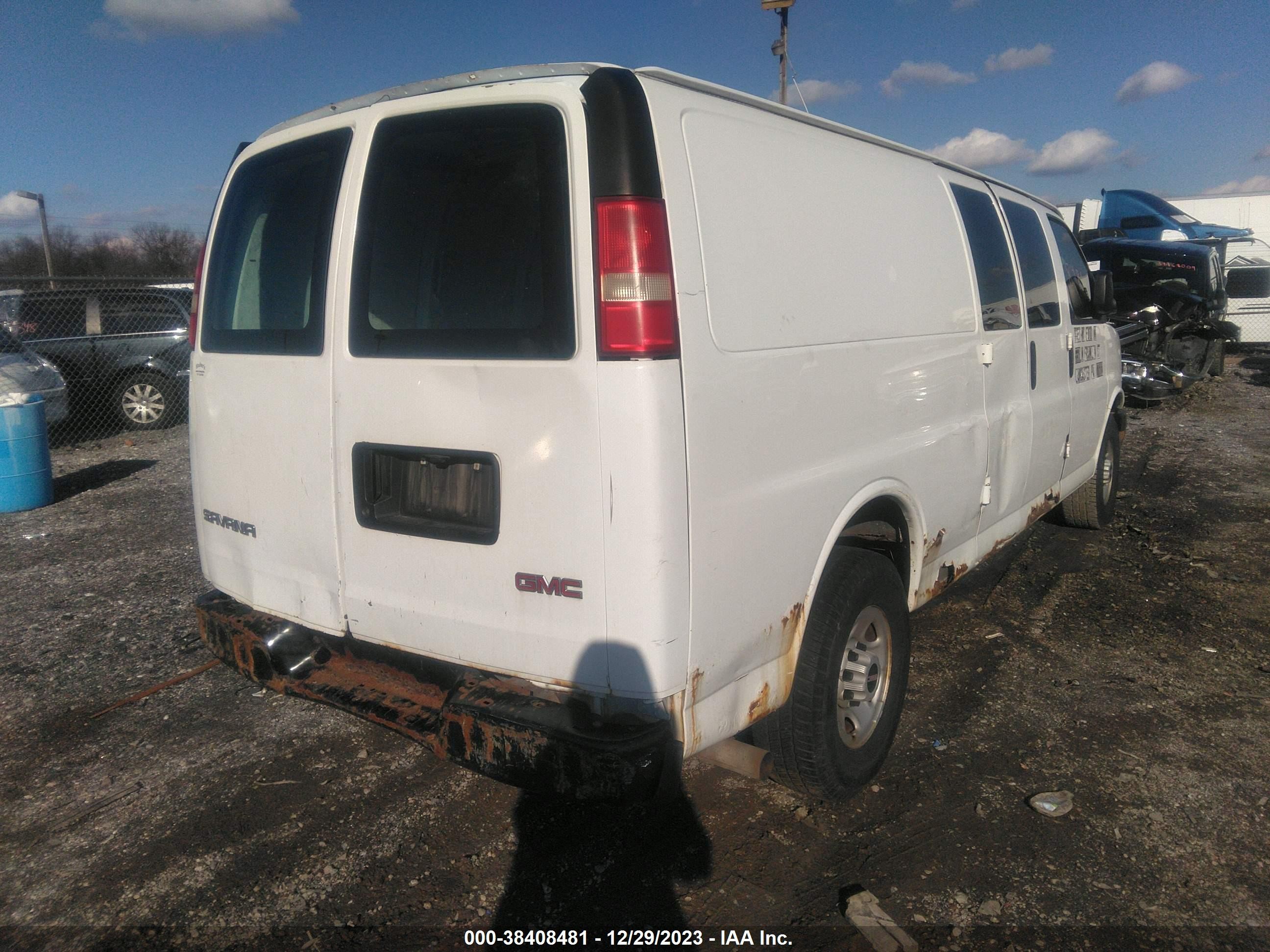 Photo 3 VIN: 1GTGG29C981196934 - GMC SAVANA 