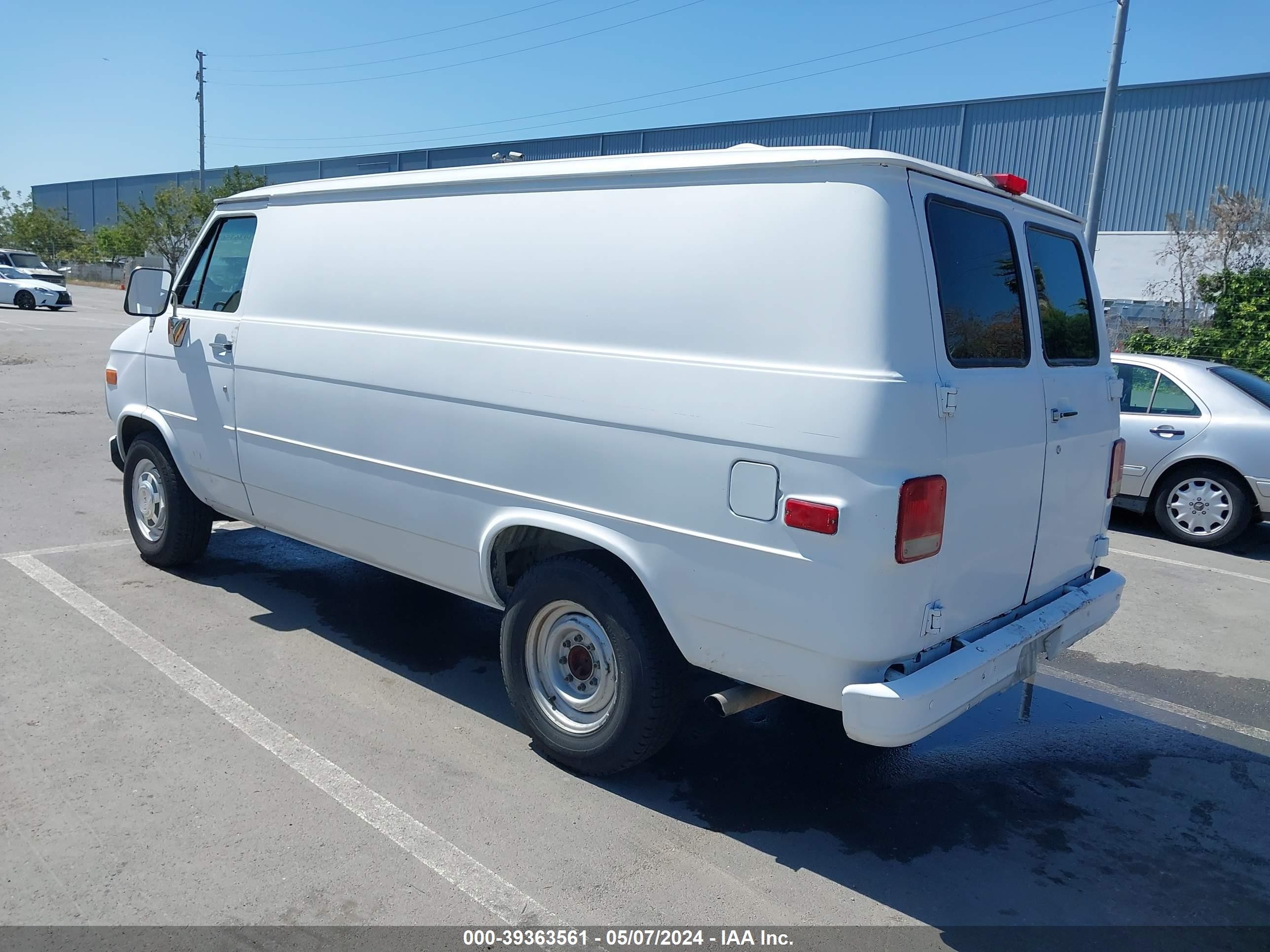 Photo 2 VIN: 1GTGG35K6RF530795 - GMC VANDURA 