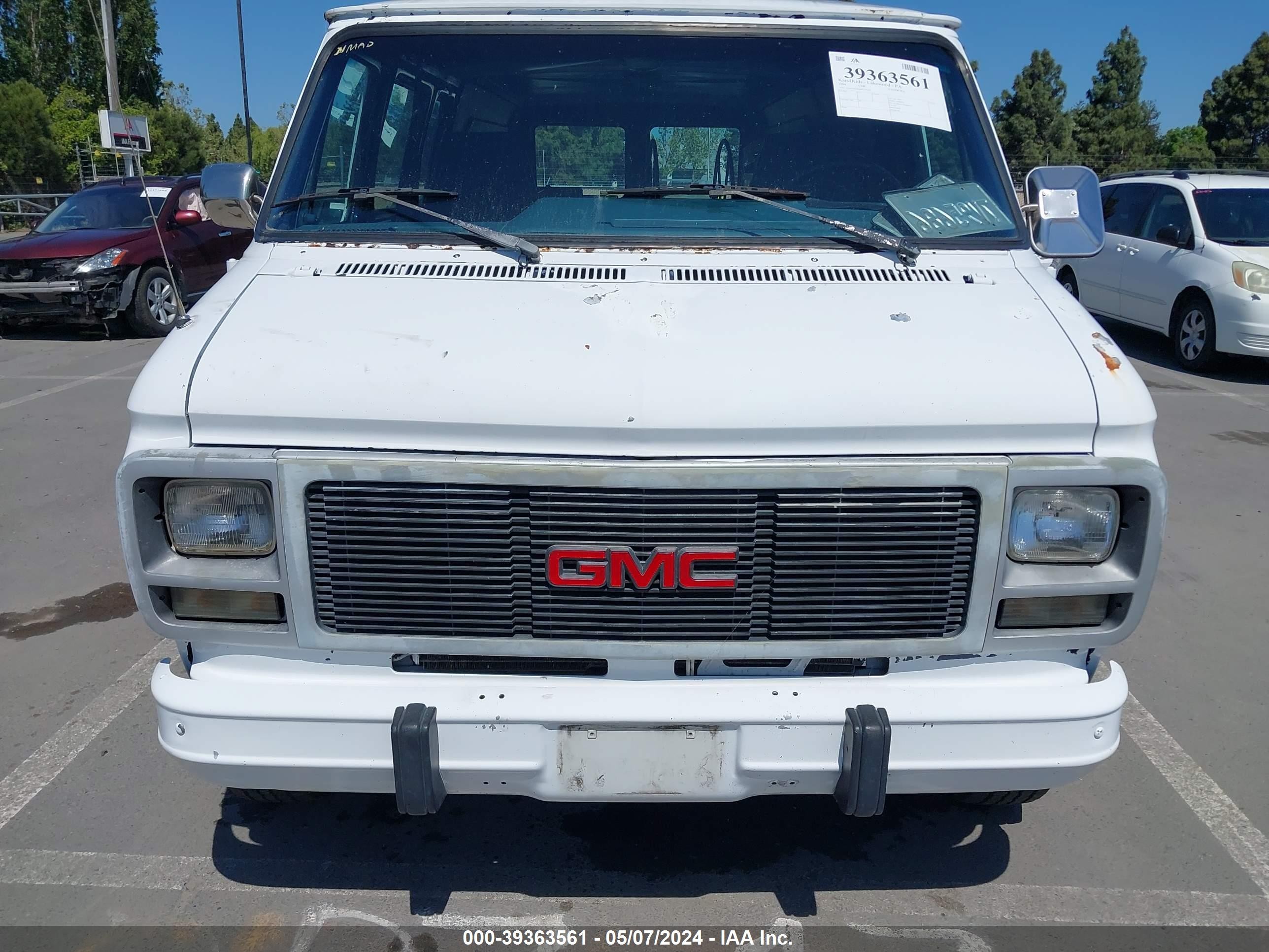 Photo 5 VIN: 1GTGG35K6RF530795 - GMC VANDURA 