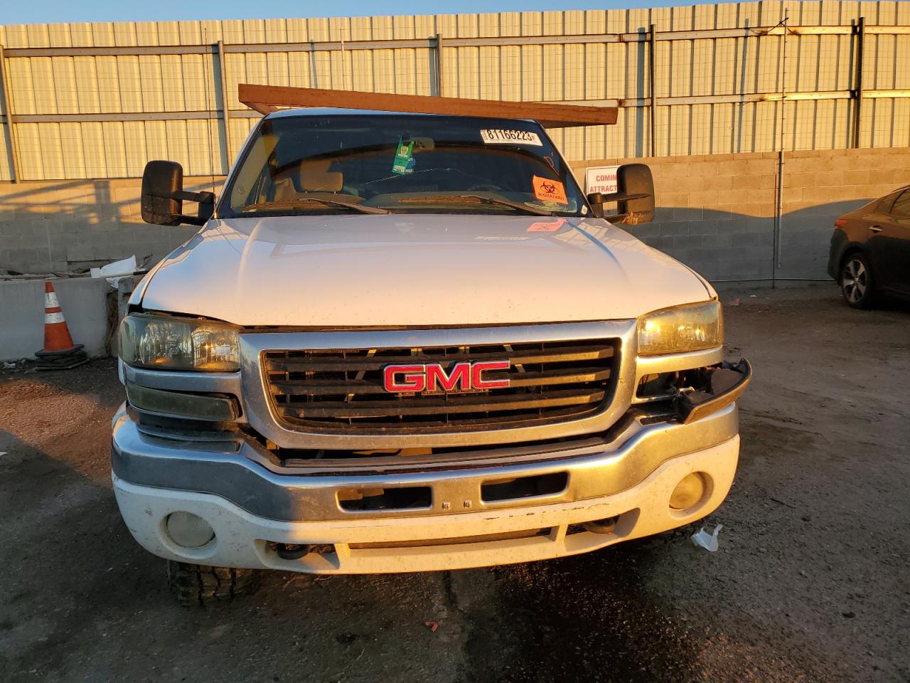 Photo 4 VIN: 1GTGK13U23F129128 - GMC SIERRA 