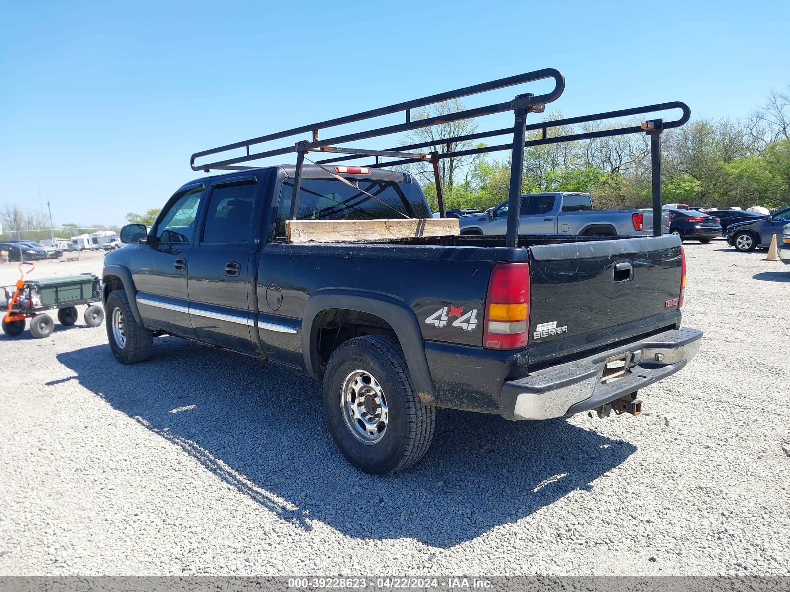 Photo 2 VIN: 1GTGK13U31F147991 - GMC SIERRA 