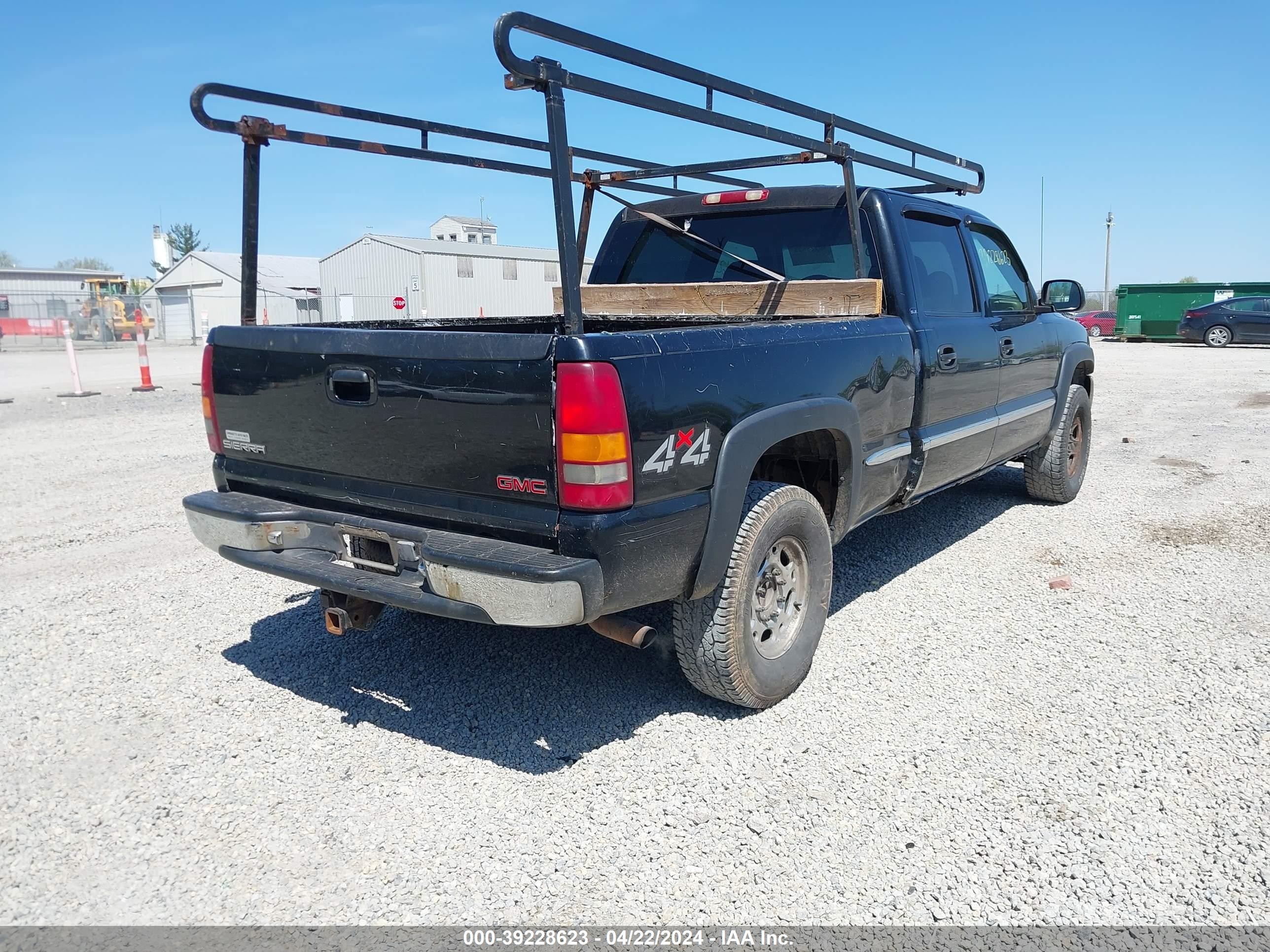 Photo 3 VIN: 1GTGK13U31F147991 - GMC SIERRA 