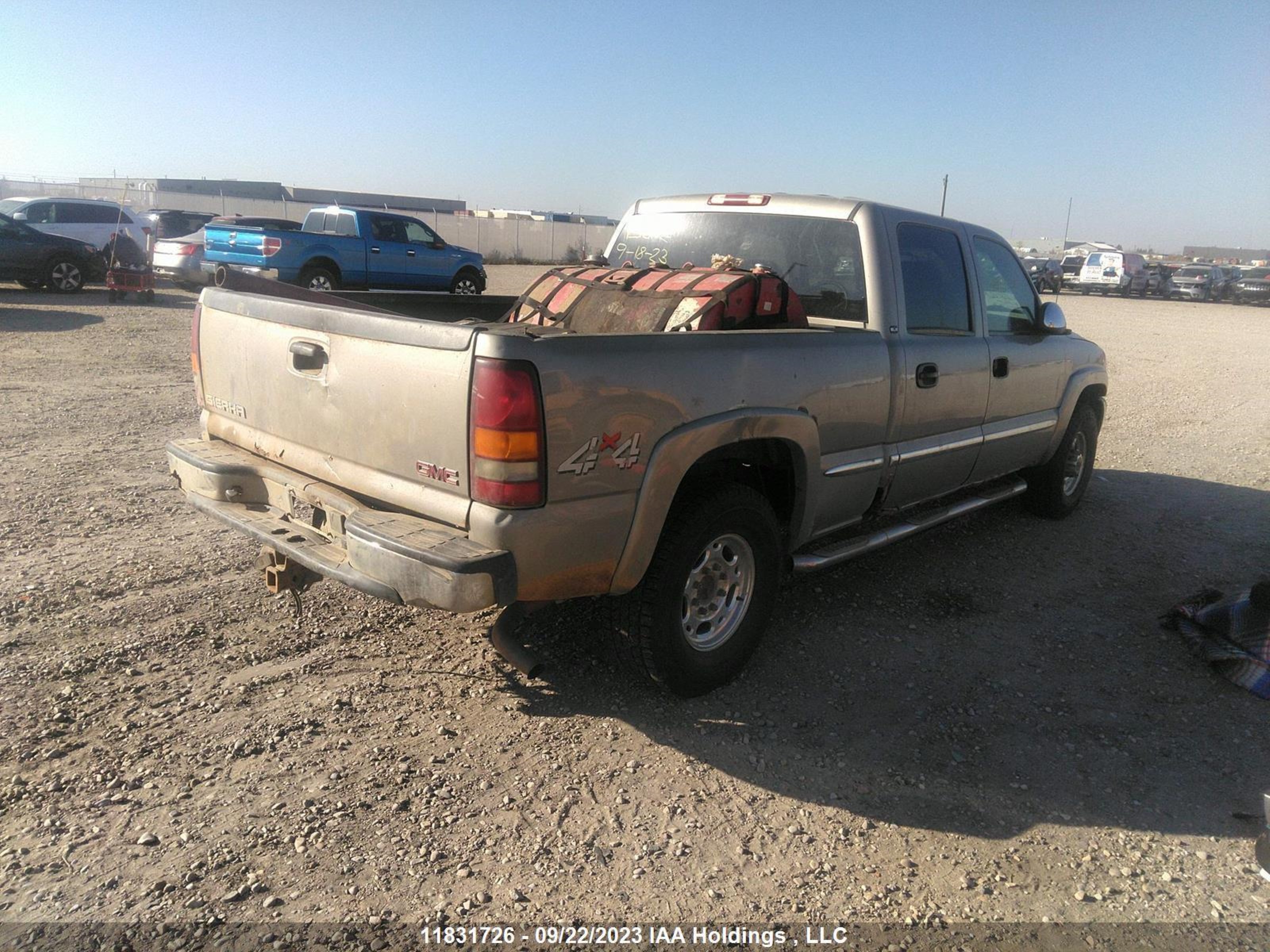 Photo 3 VIN: 1GTGK13U32F200819 - GMC SIERRA 