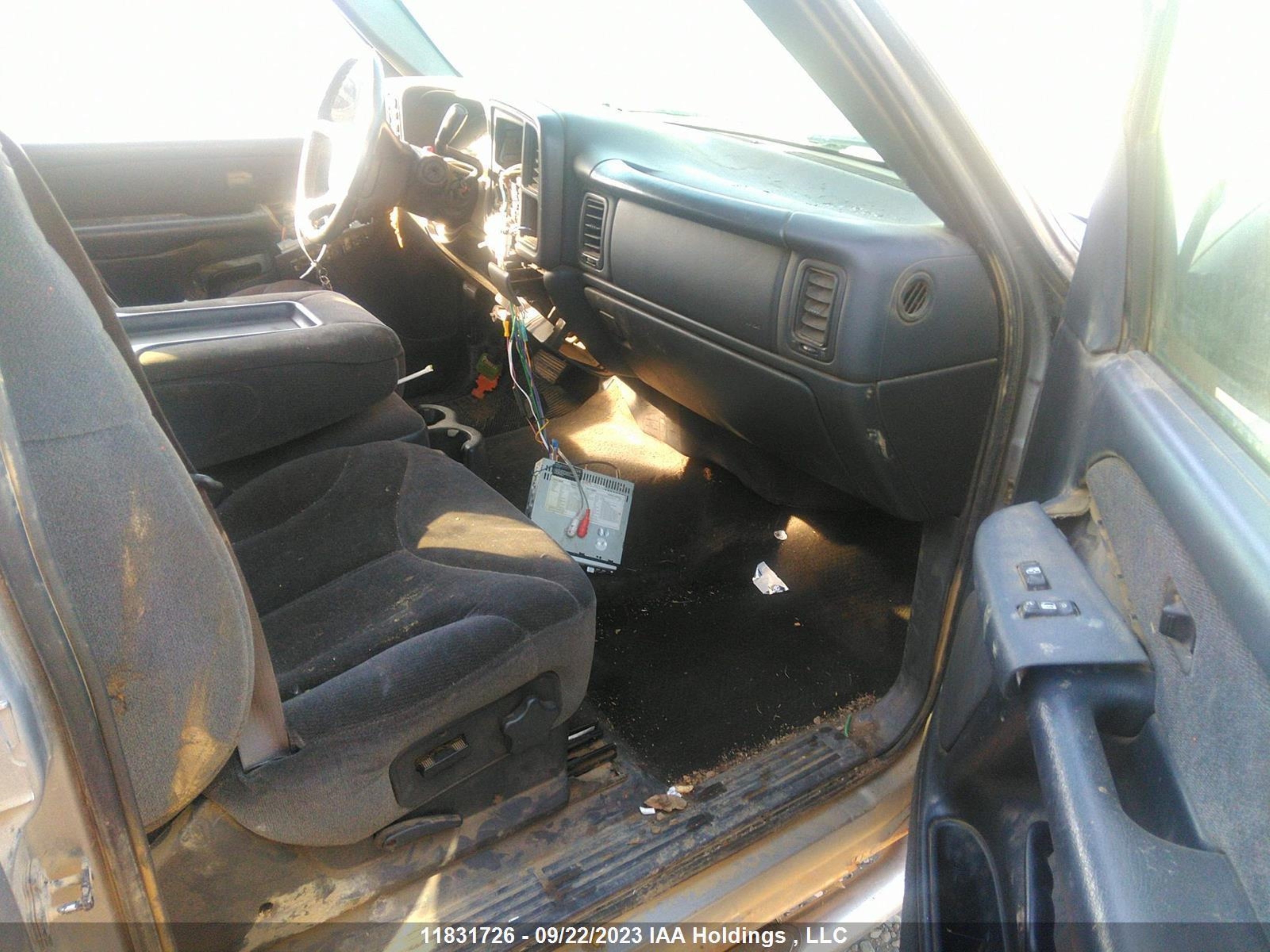 Photo 4 VIN: 1GTGK13U32F200819 - GMC SIERRA 