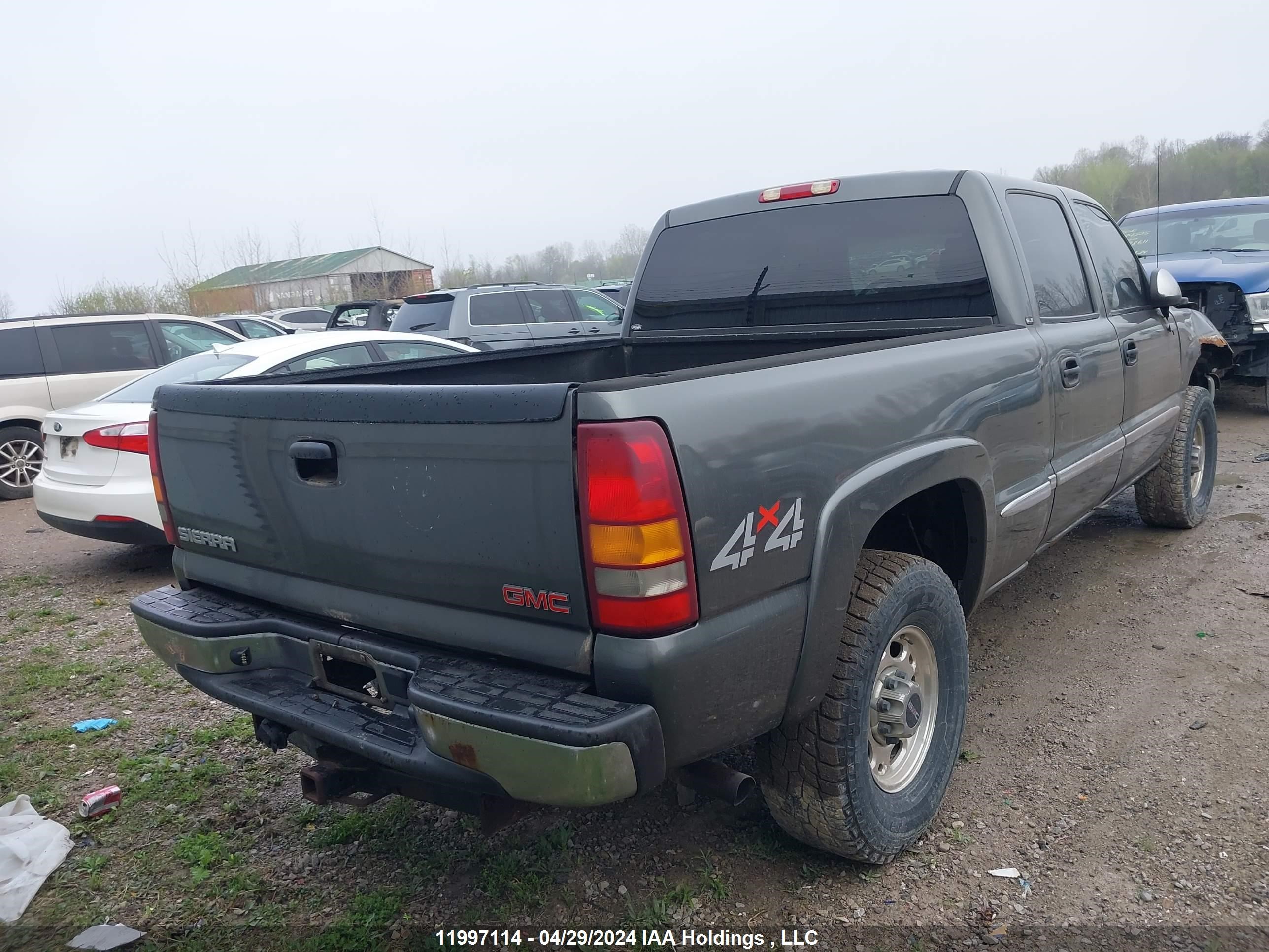 Photo 15 VIN: 1GTGK13U72F113473 - GMC SIERRA 