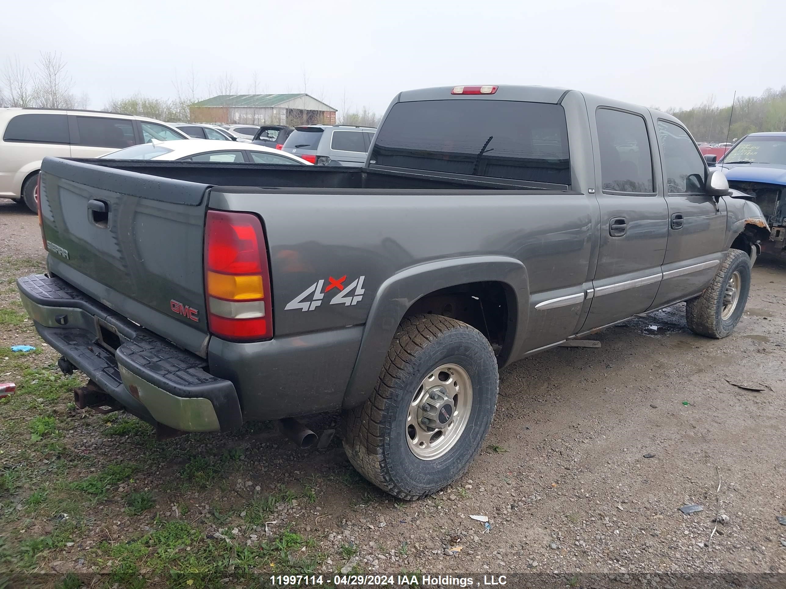 Photo 3 VIN: 1GTGK13U72F113473 - GMC SIERRA 