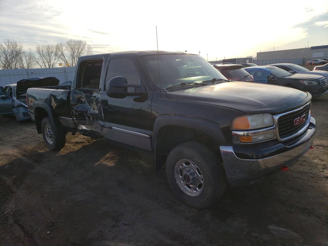 Photo 3 VIN: 1GTGK13U72F118432 - GMC SIERRA 