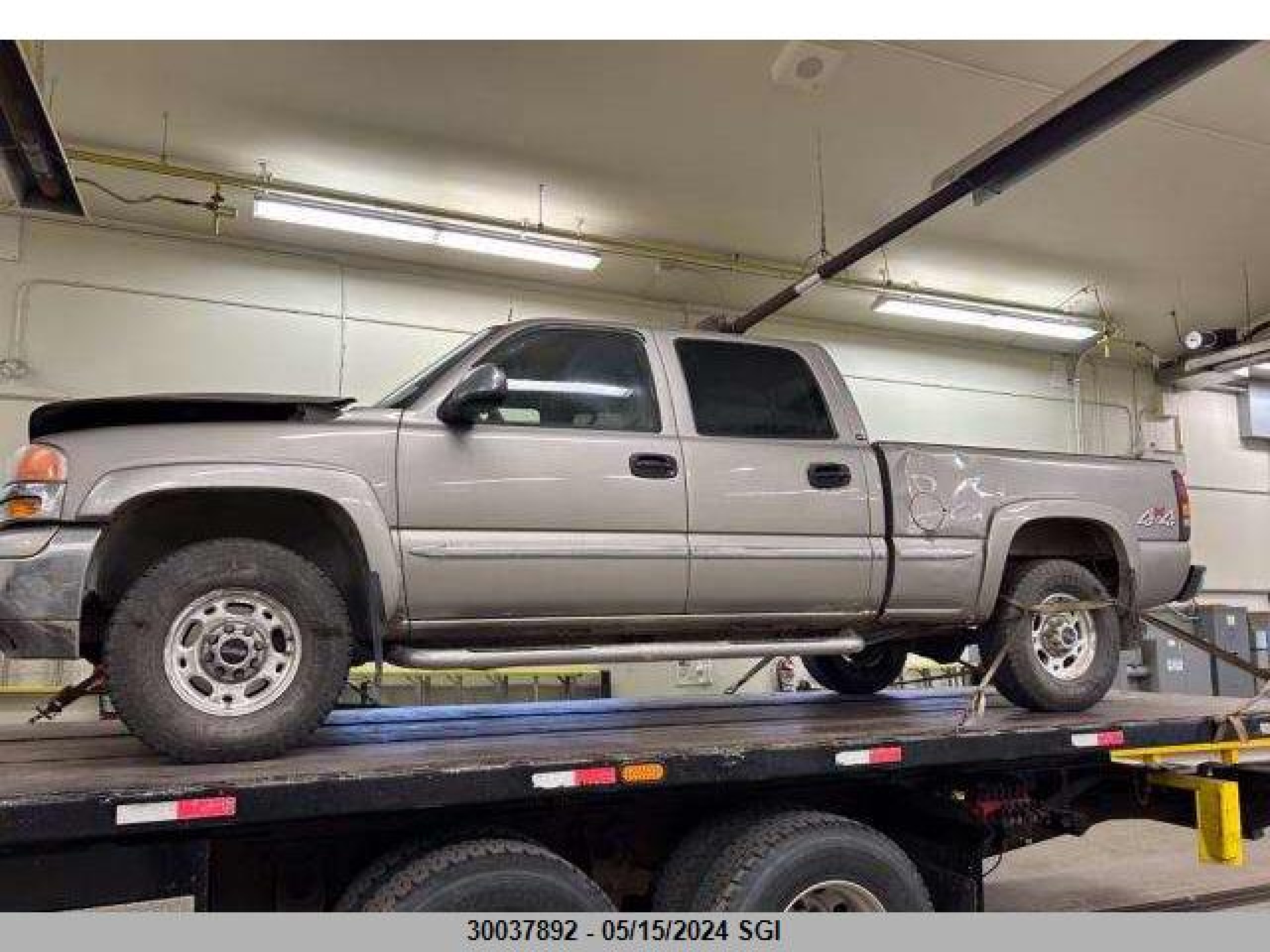 Photo 4 VIN: 1GTGK13U72F186147 - GMC SIERRA 