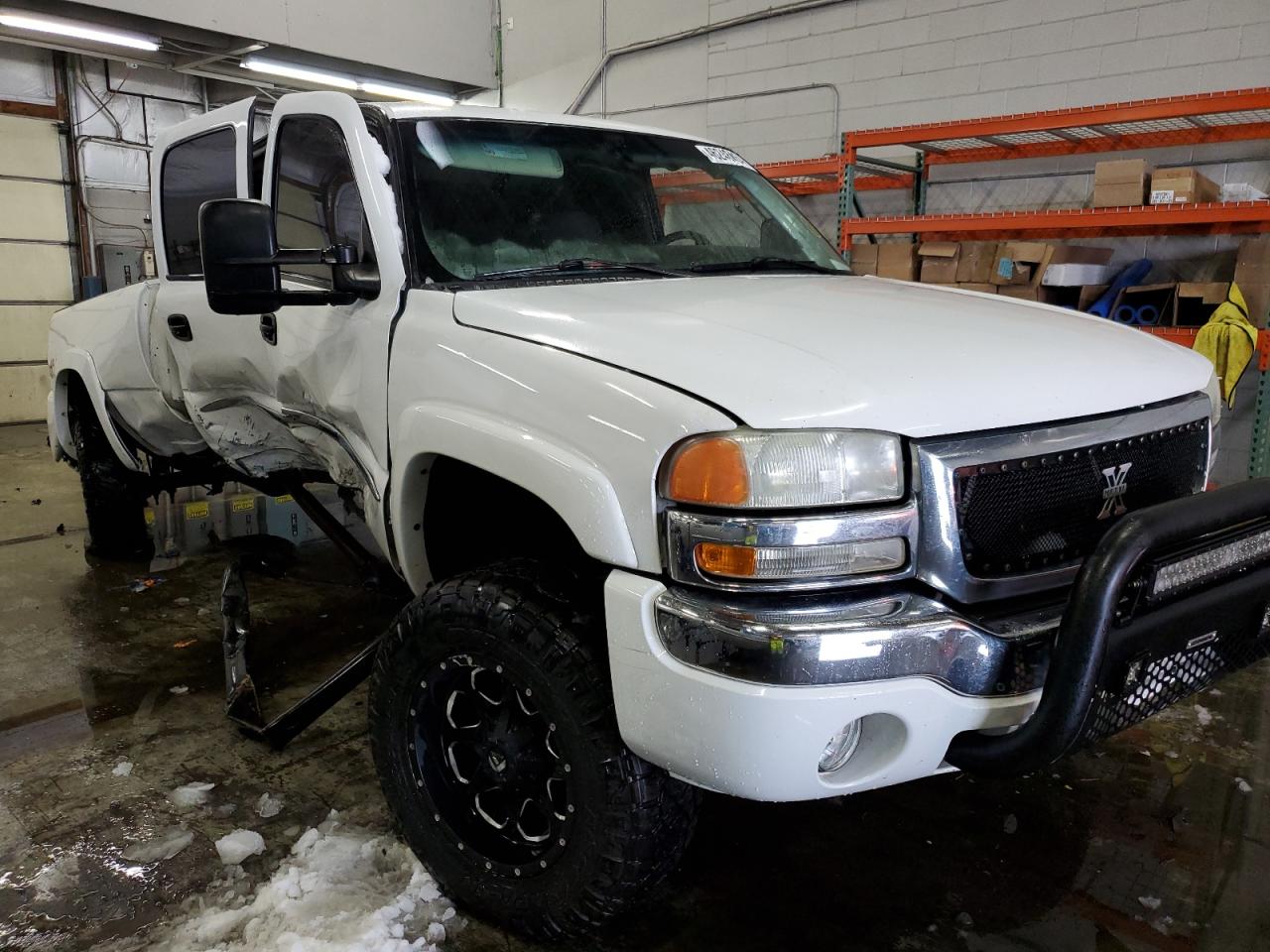 Photo 3 VIN: 1GTGK13U93F126579 - GMC SIERRA 