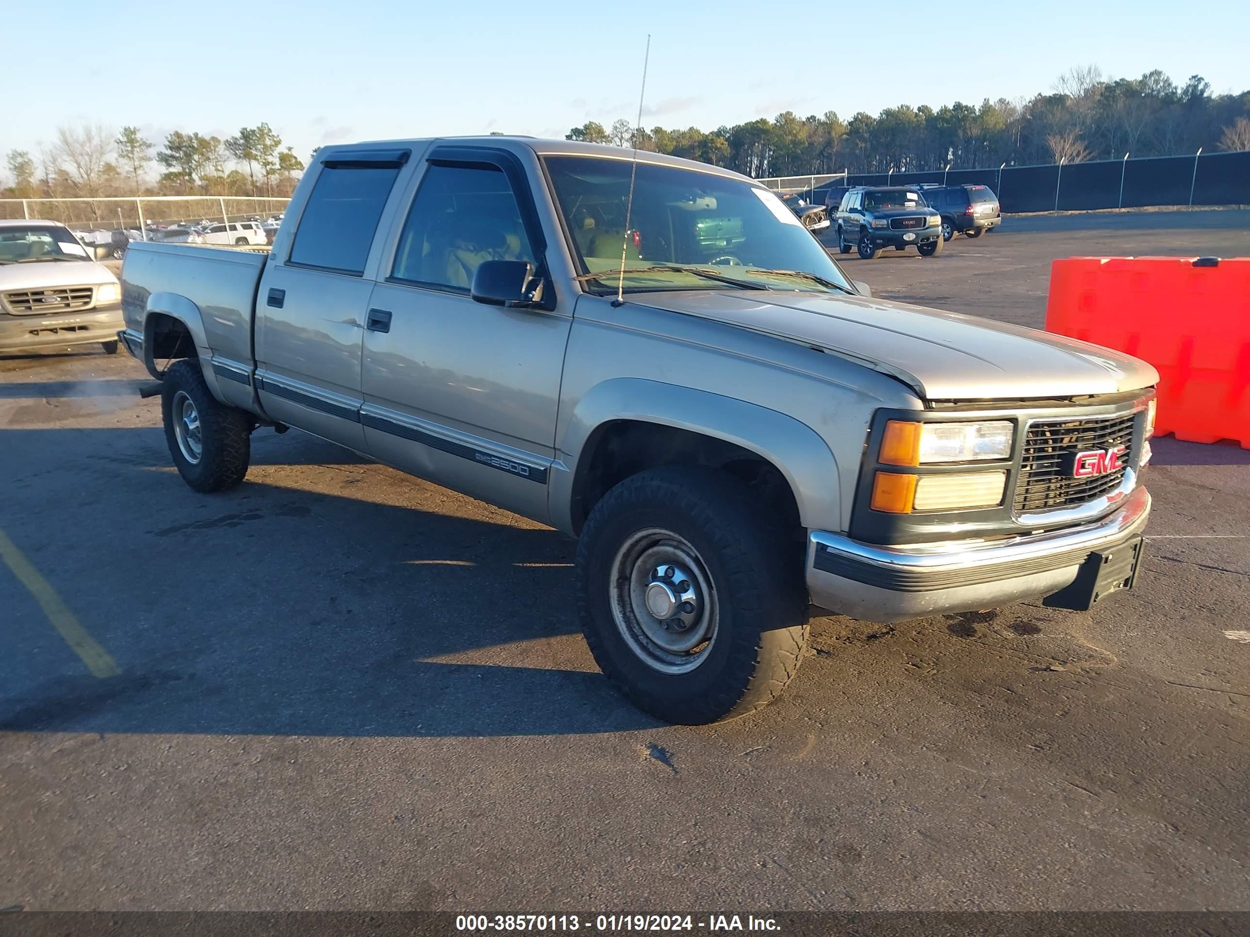 Photo 1 VIN: 1GTGK23R1XF050394 - GMC NULL 