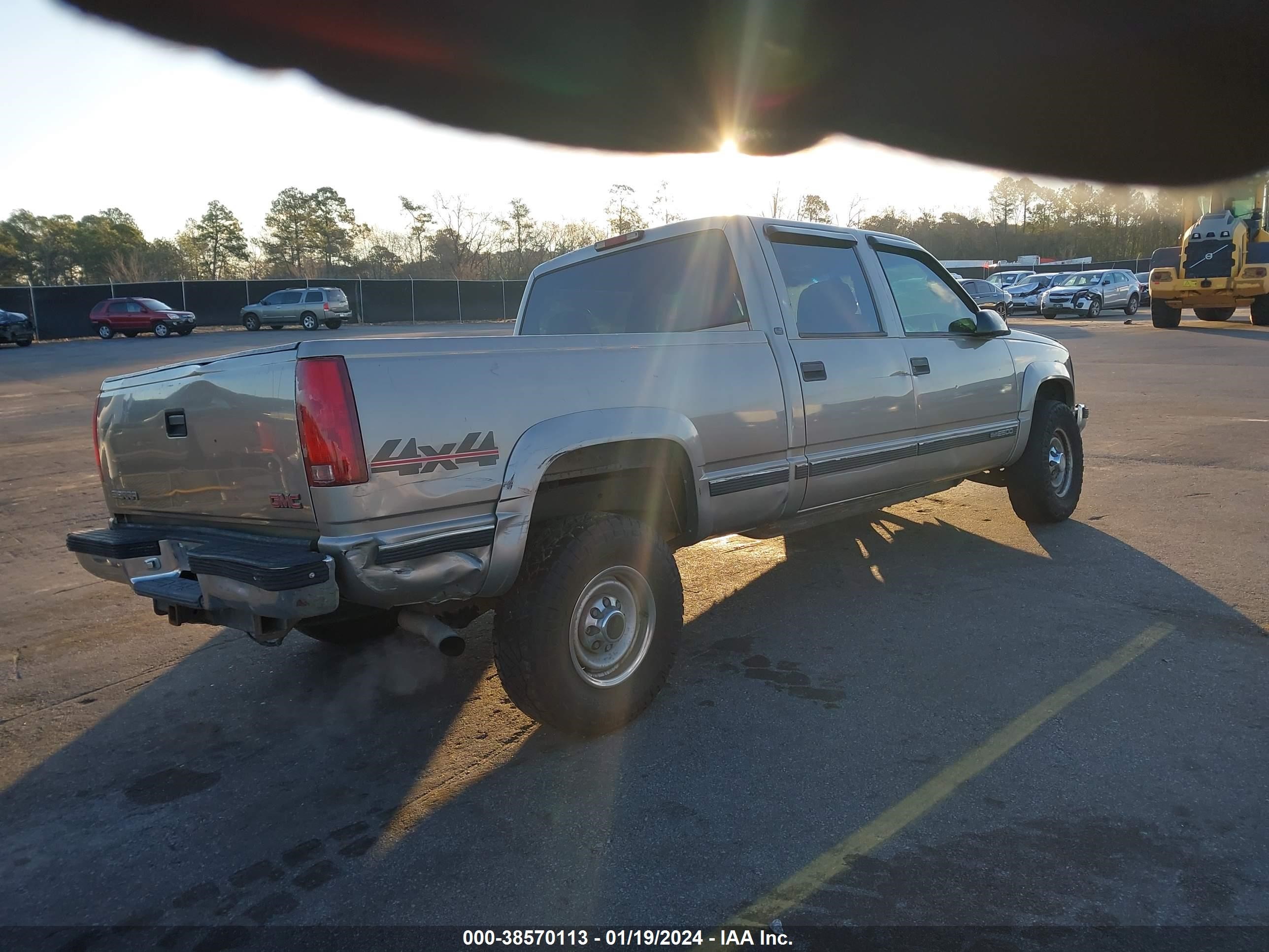 Photo 4 VIN: 1GTGK23R1XF050394 - GMC NULL 