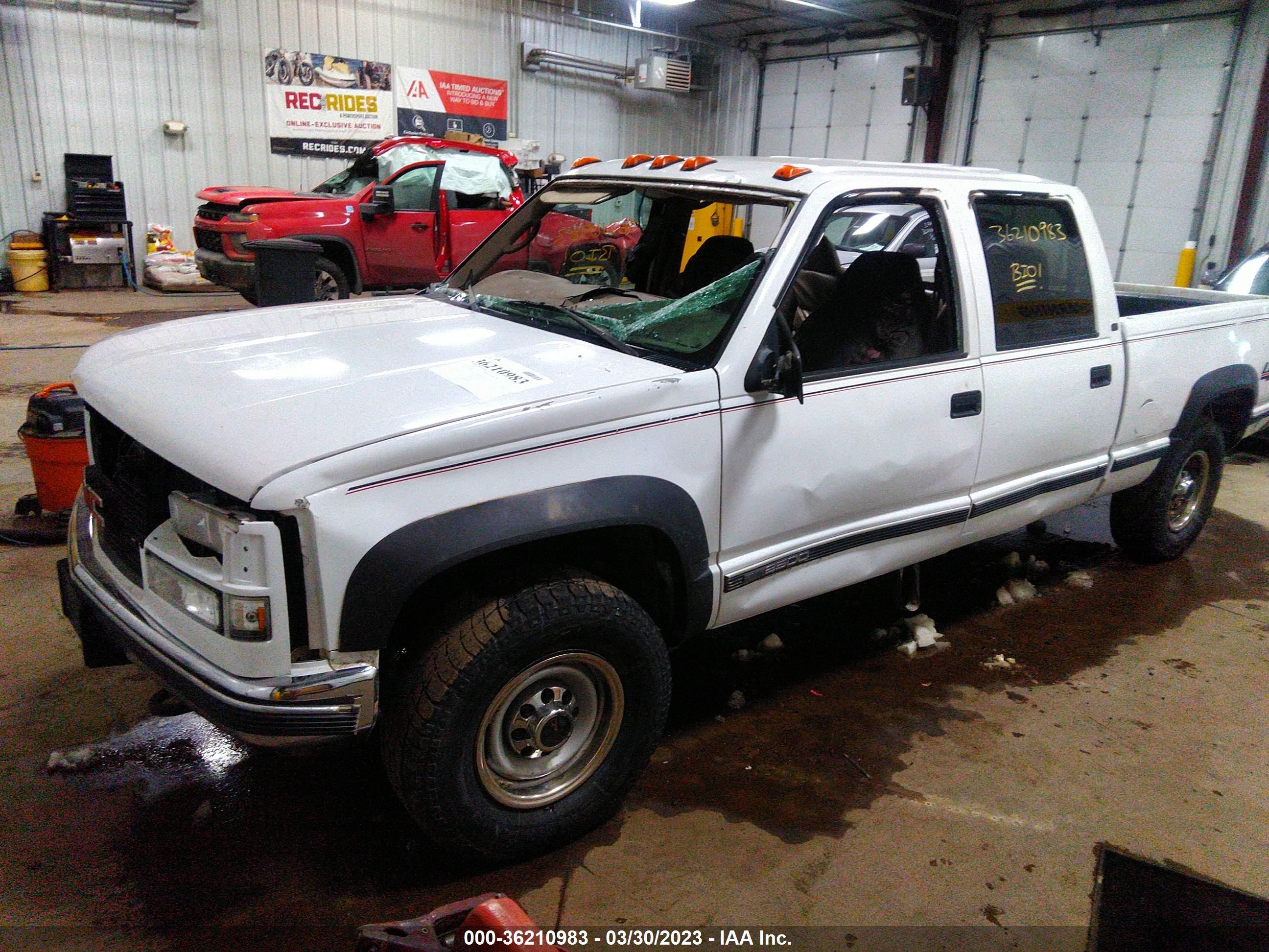 Photo 1 VIN: 1GTGK23R3YF488044 - GMC ALL 