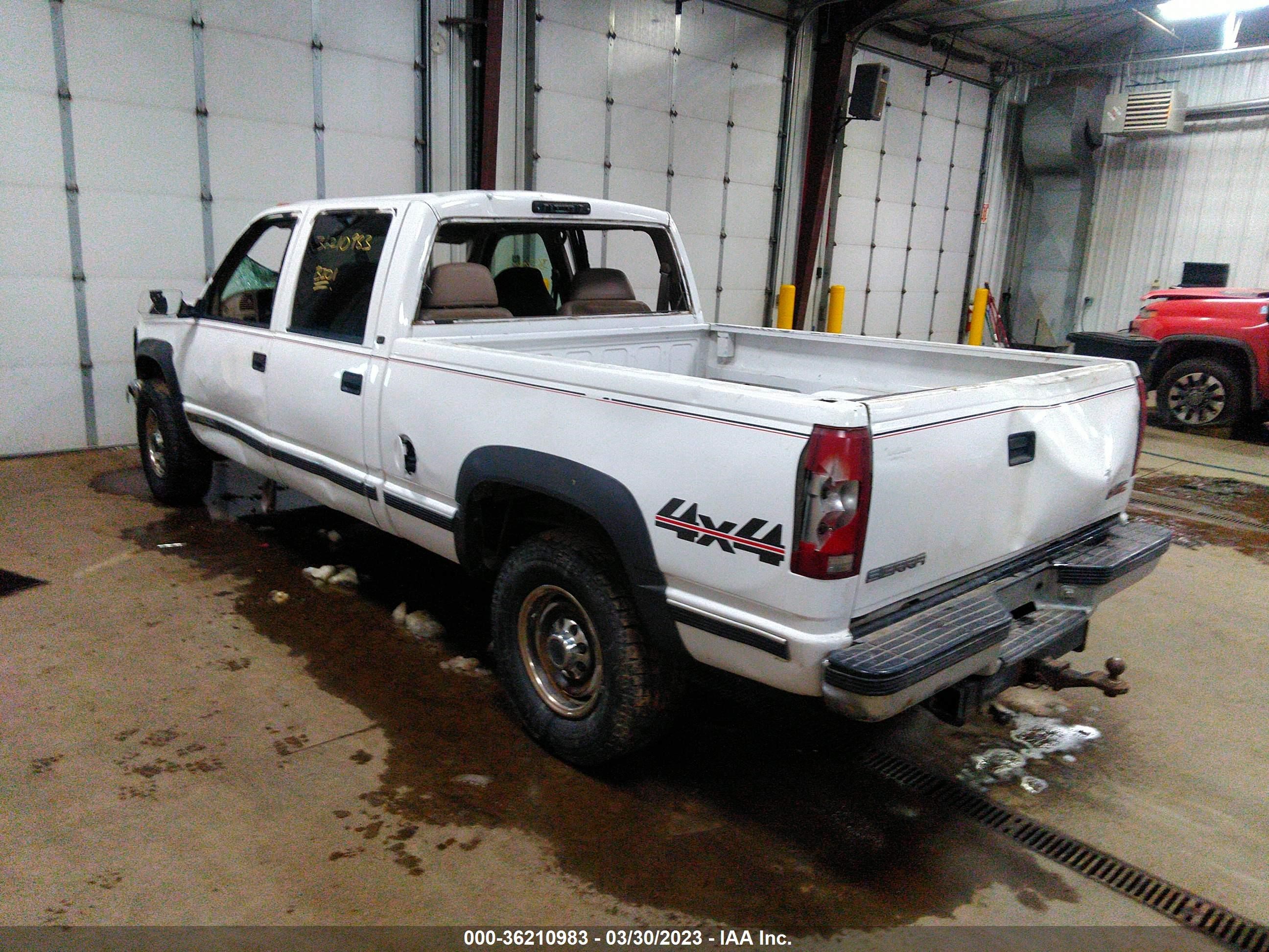 Photo 2 VIN: 1GTGK23R3YF488044 - GMC ALL 