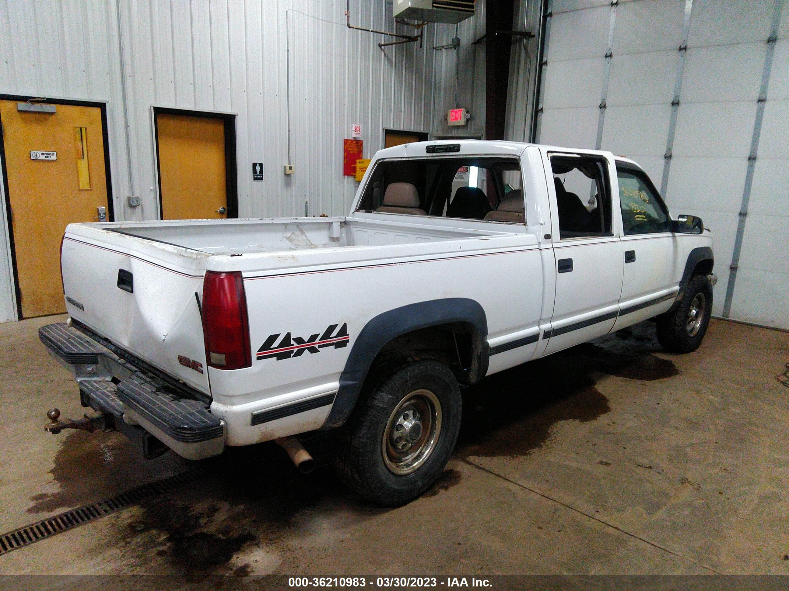 Photo 3 VIN: 1GTGK23R3YF488044 - GMC ALL 