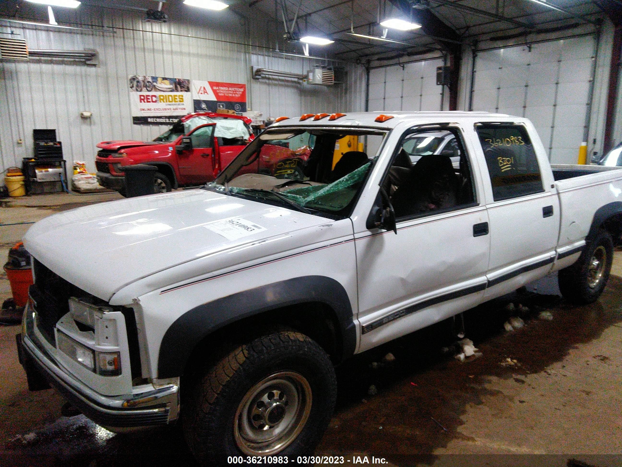 Photo 5 VIN: 1GTGK23R3YF488044 - GMC ALL 