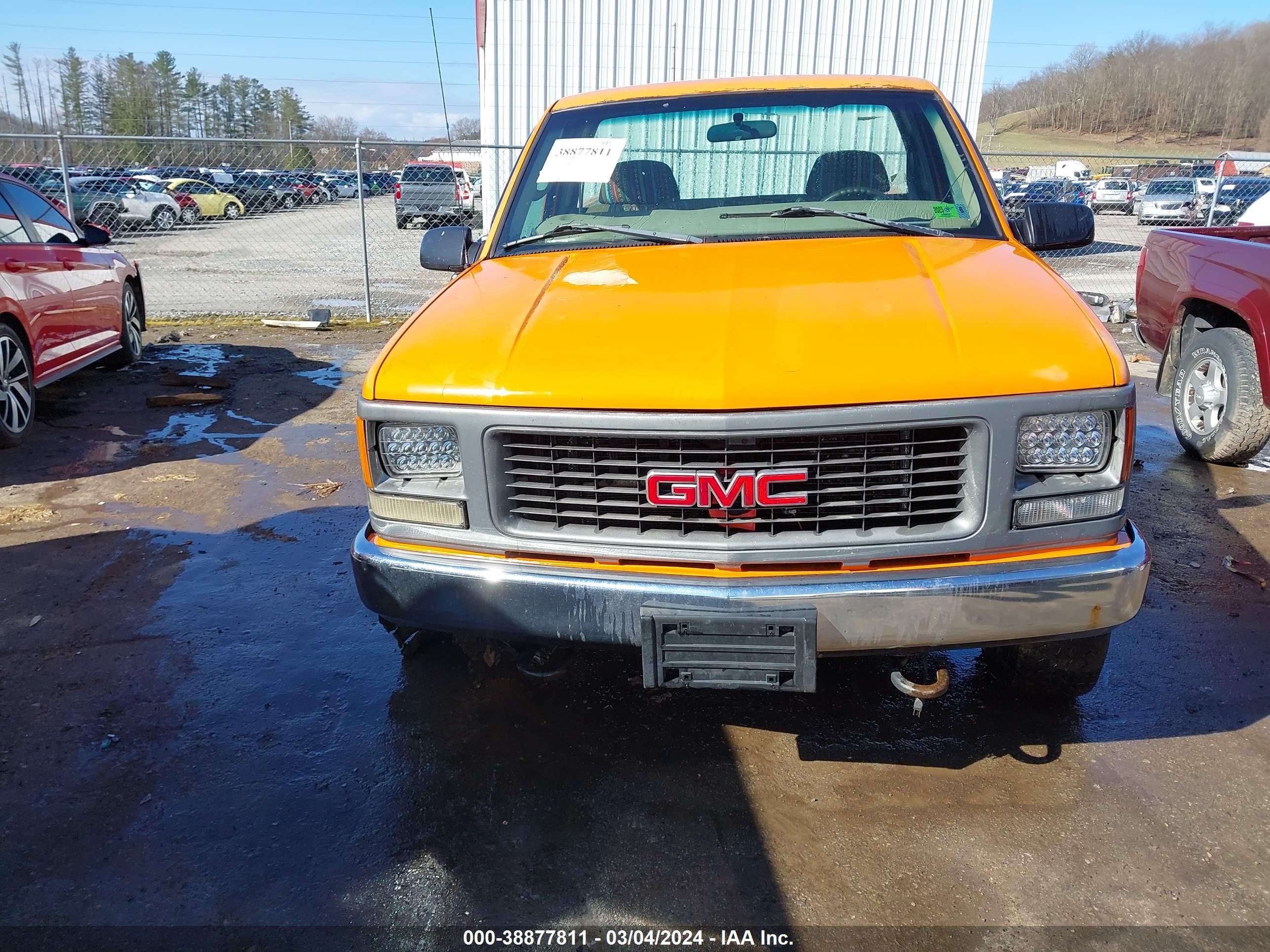 Photo 12 VIN: 1GTGK24R8WZ540584 - GMC NULL 