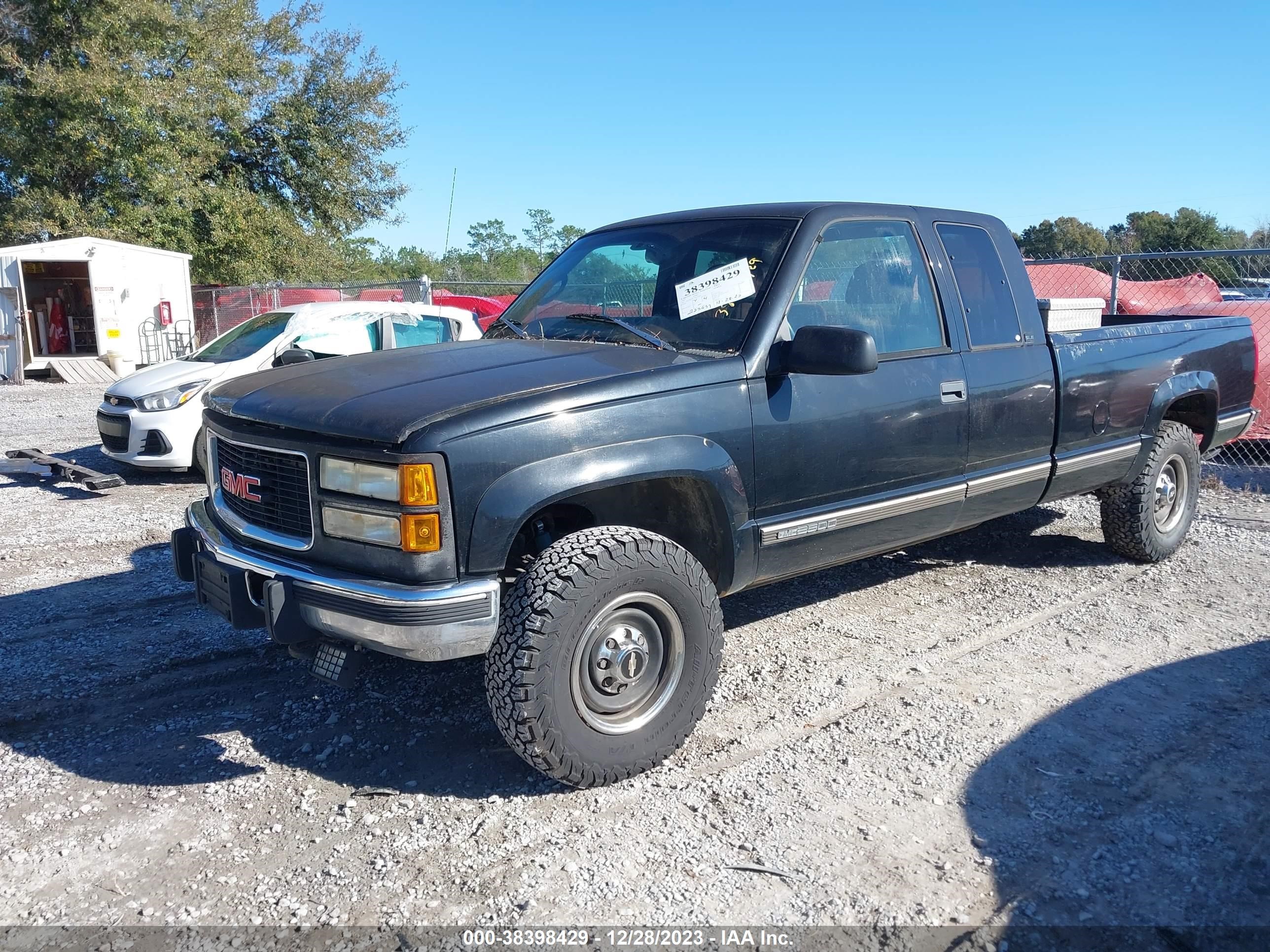 Photo 1 VIN: 1GTGK29F2VE504264 - GMC NULL 