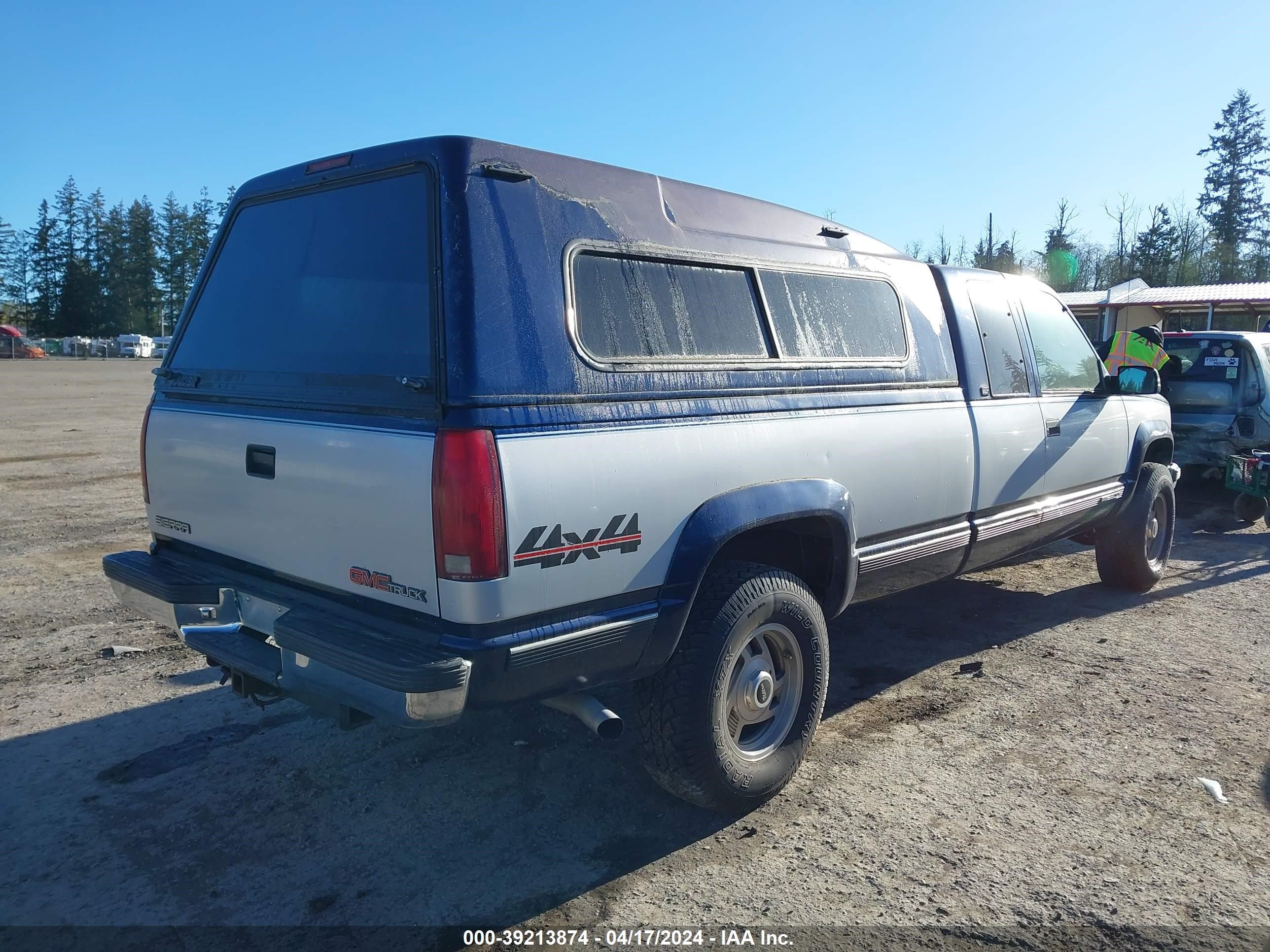 Photo 3 VIN: 1GTGK29F8TE505321 - GMC SIERRA 