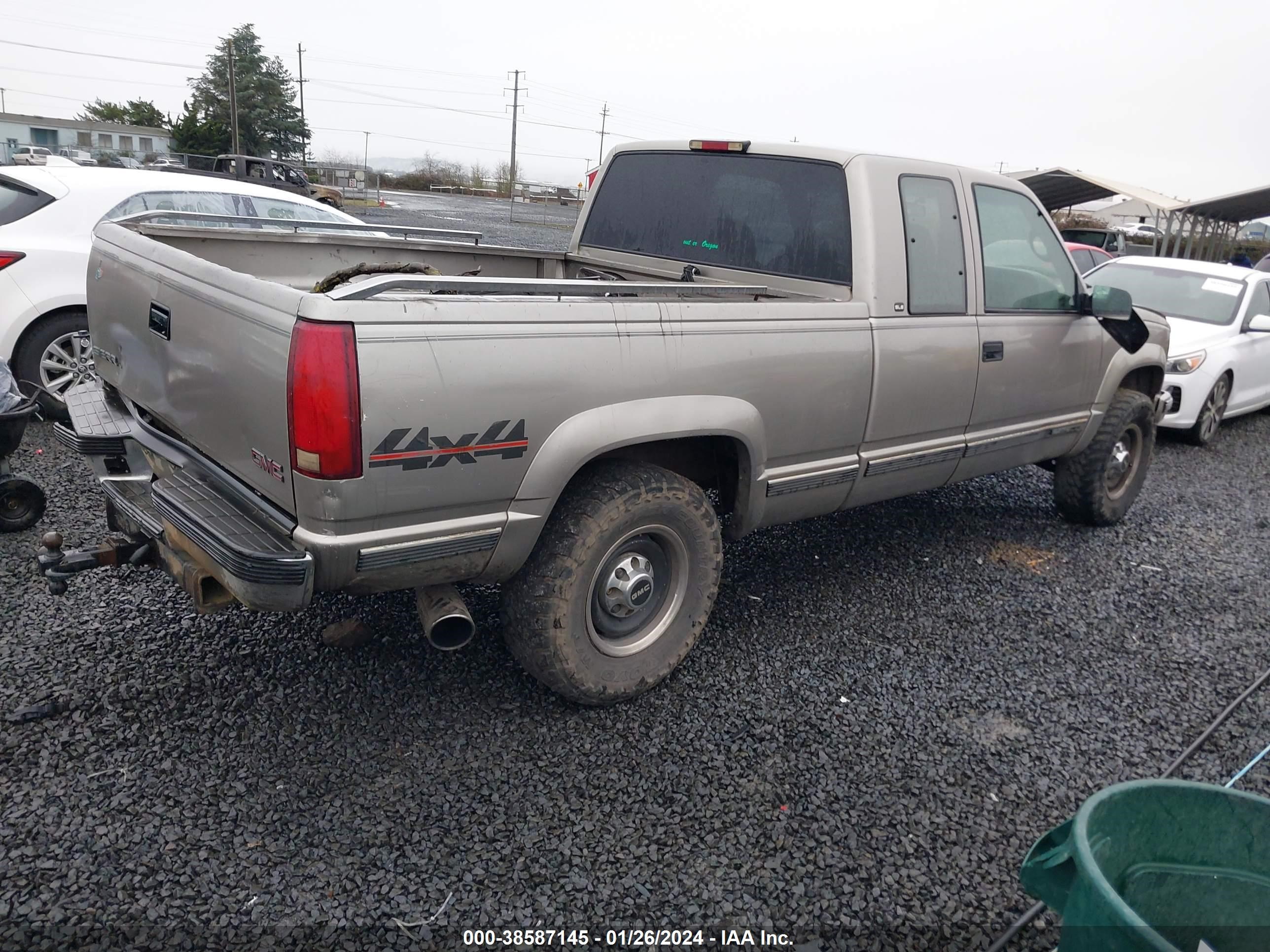 Photo 3 VIN: 1GTGK29F9WE527901 - GMC NULL 