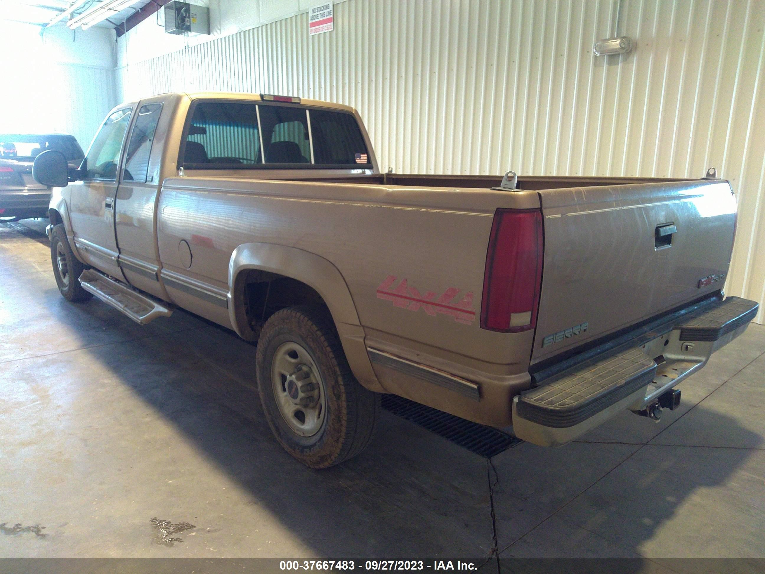 Photo 2 VIN: 1GTGK29J0TE553156 - GMC SIERRA 