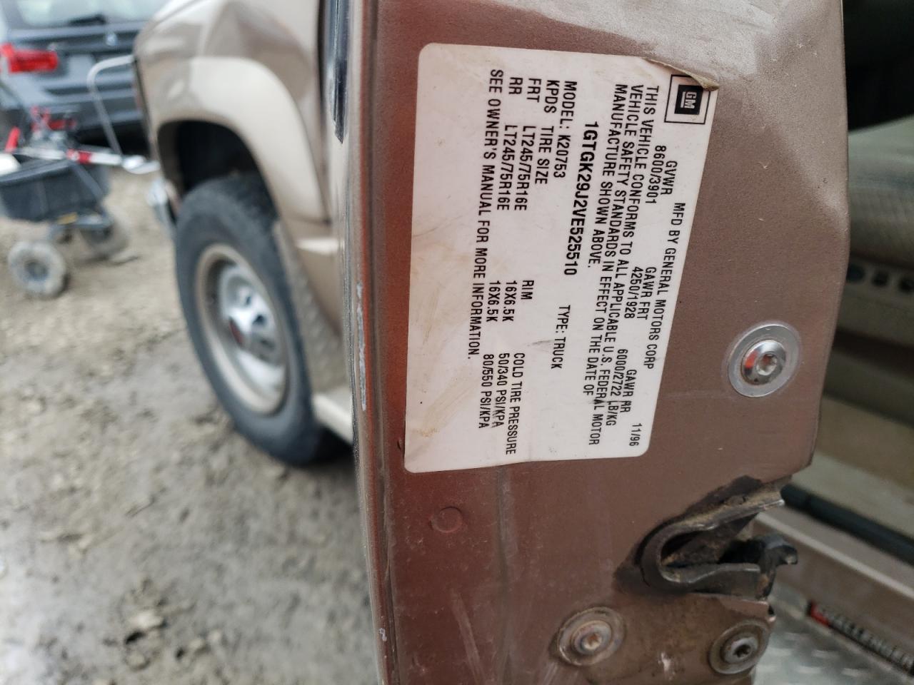 Photo 11 VIN: 1GTGK29J2VE525510 - GMC SIERRA 