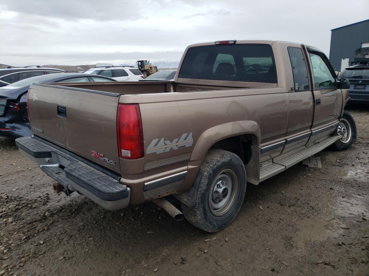 Photo 2 VIN: 1GTGK29J2VE525510 - GMC SIERRA 