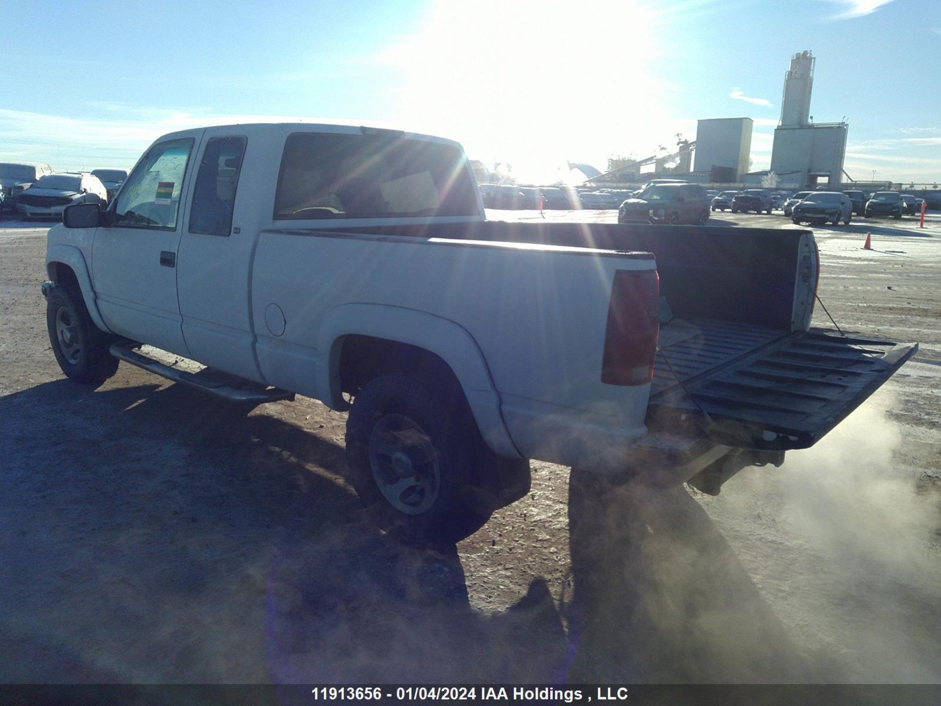 Photo 2 VIN: 1GTGK29J7VE562665 - GMC NULL 