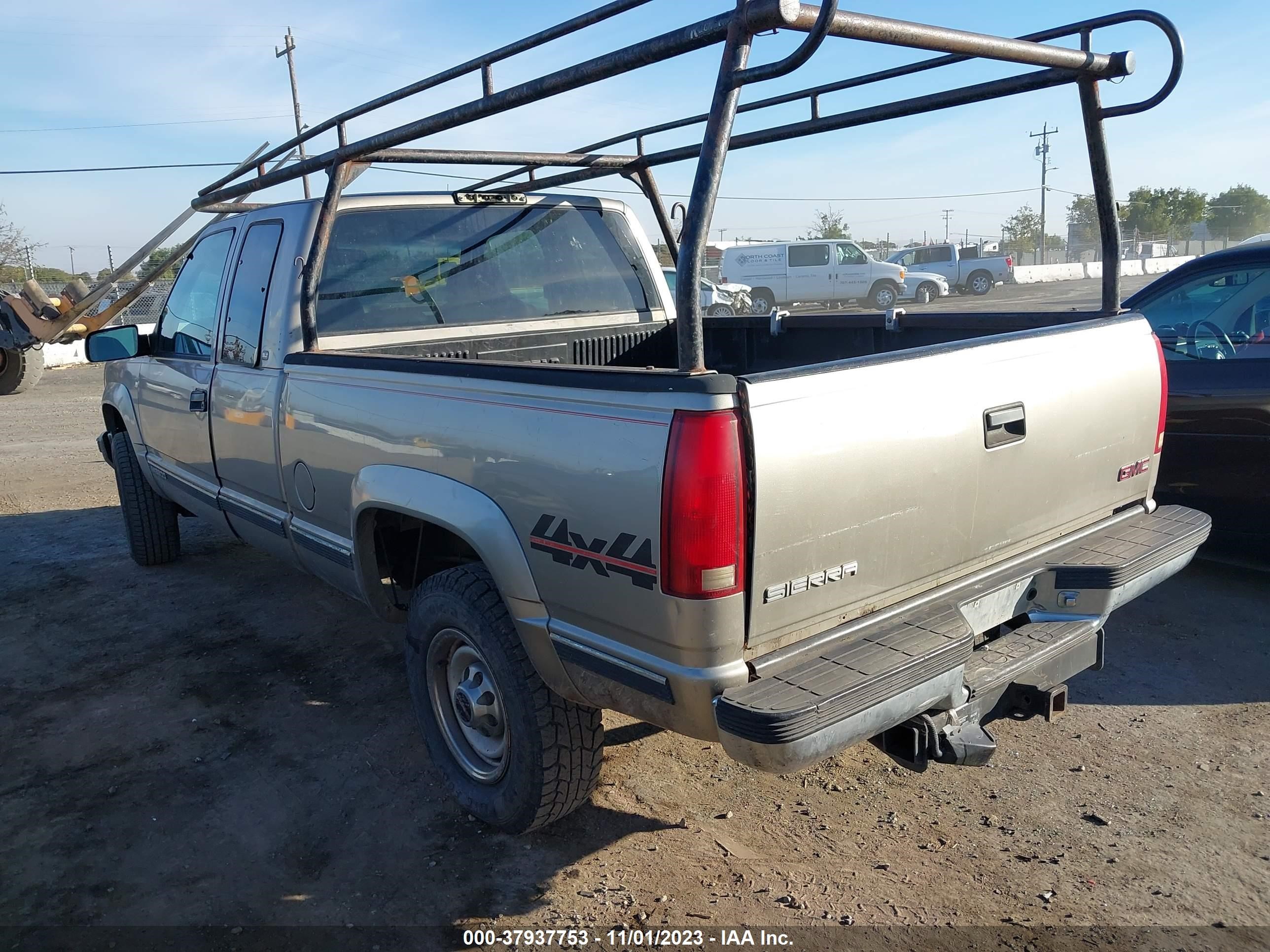 Photo 2 VIN: 1GTGK29R1XF057269 - GMC NULL 