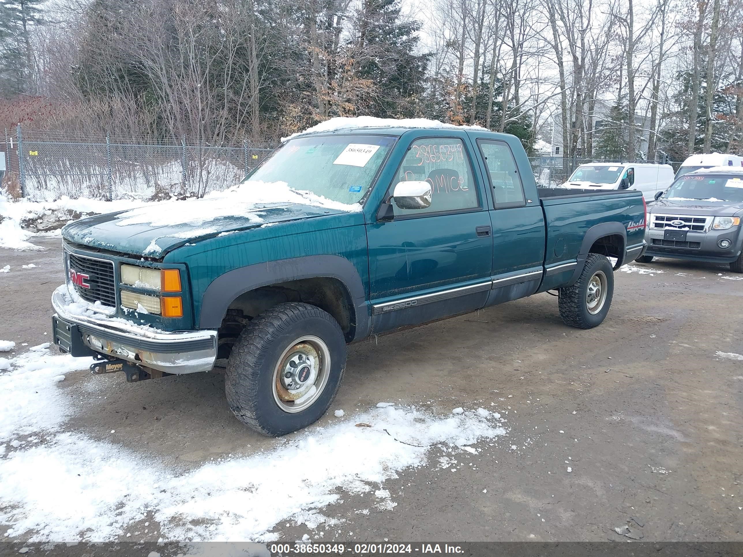 Photo 1 VIN: 1GTGK29R2WE505359 - GMC NULL 