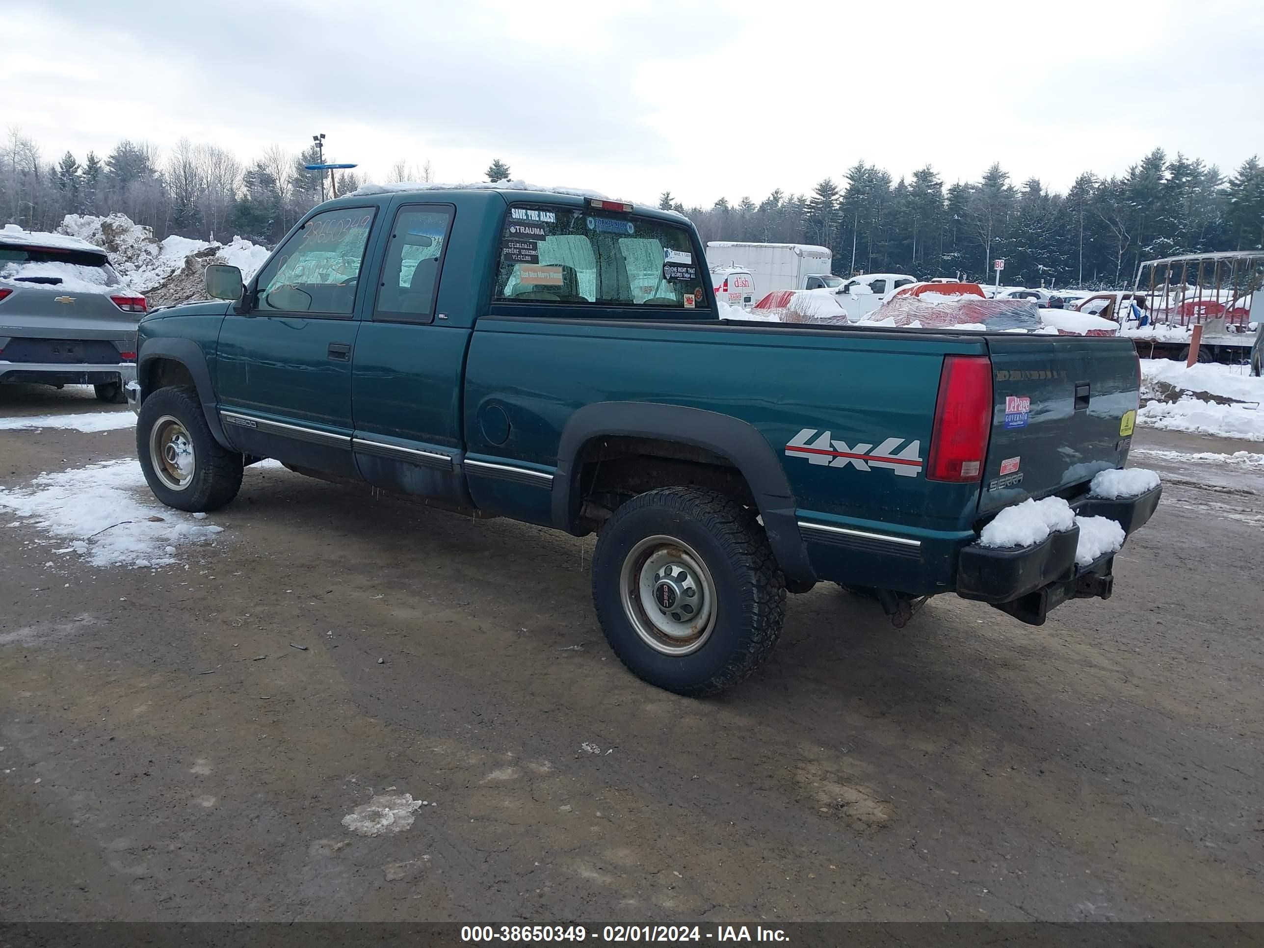 Photo 2 VIN: 1GTGK29R2WE505359 - GMC NULL 