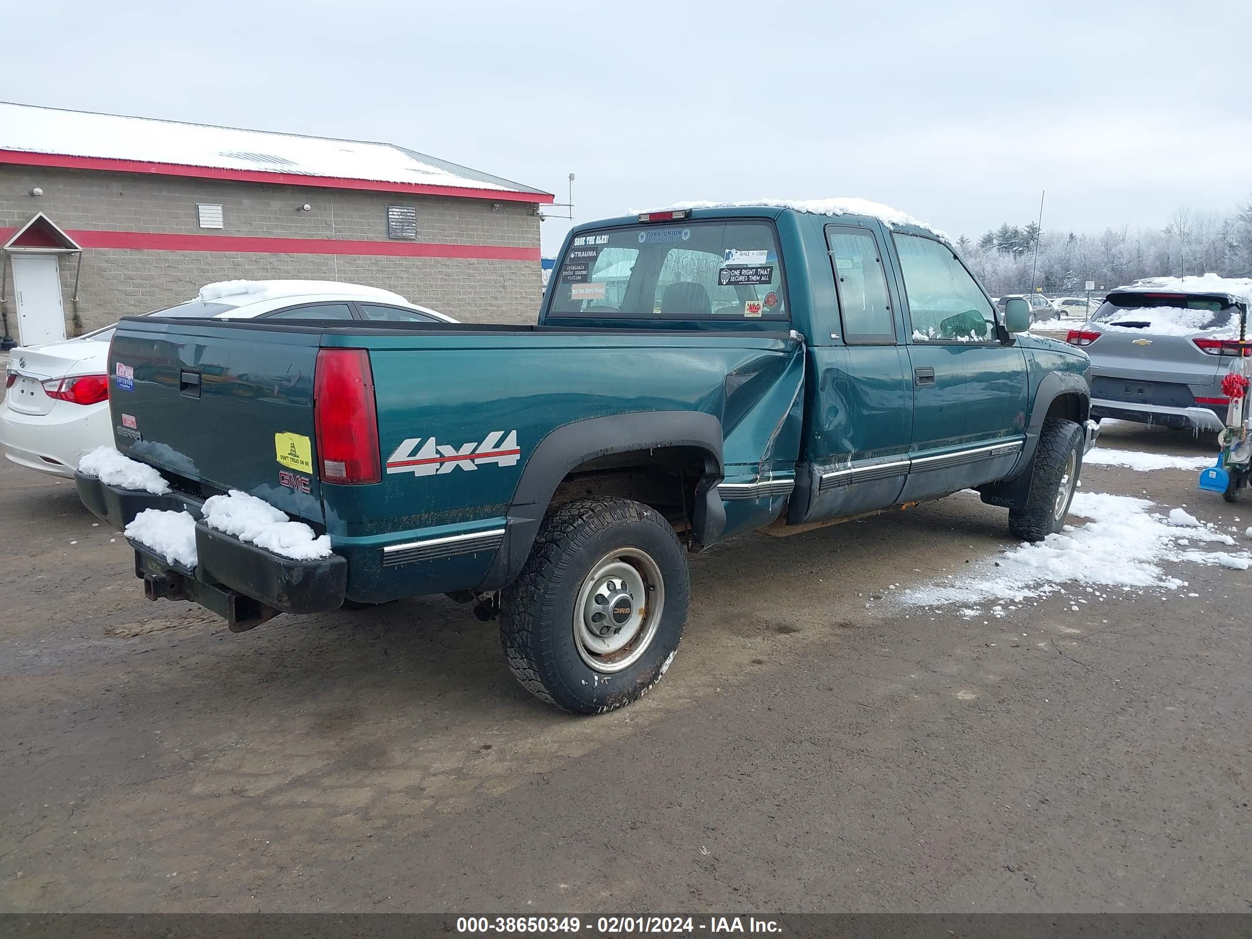 Photo 3 VIN: 1GTGK29R2WE505359 - GMC NULL 