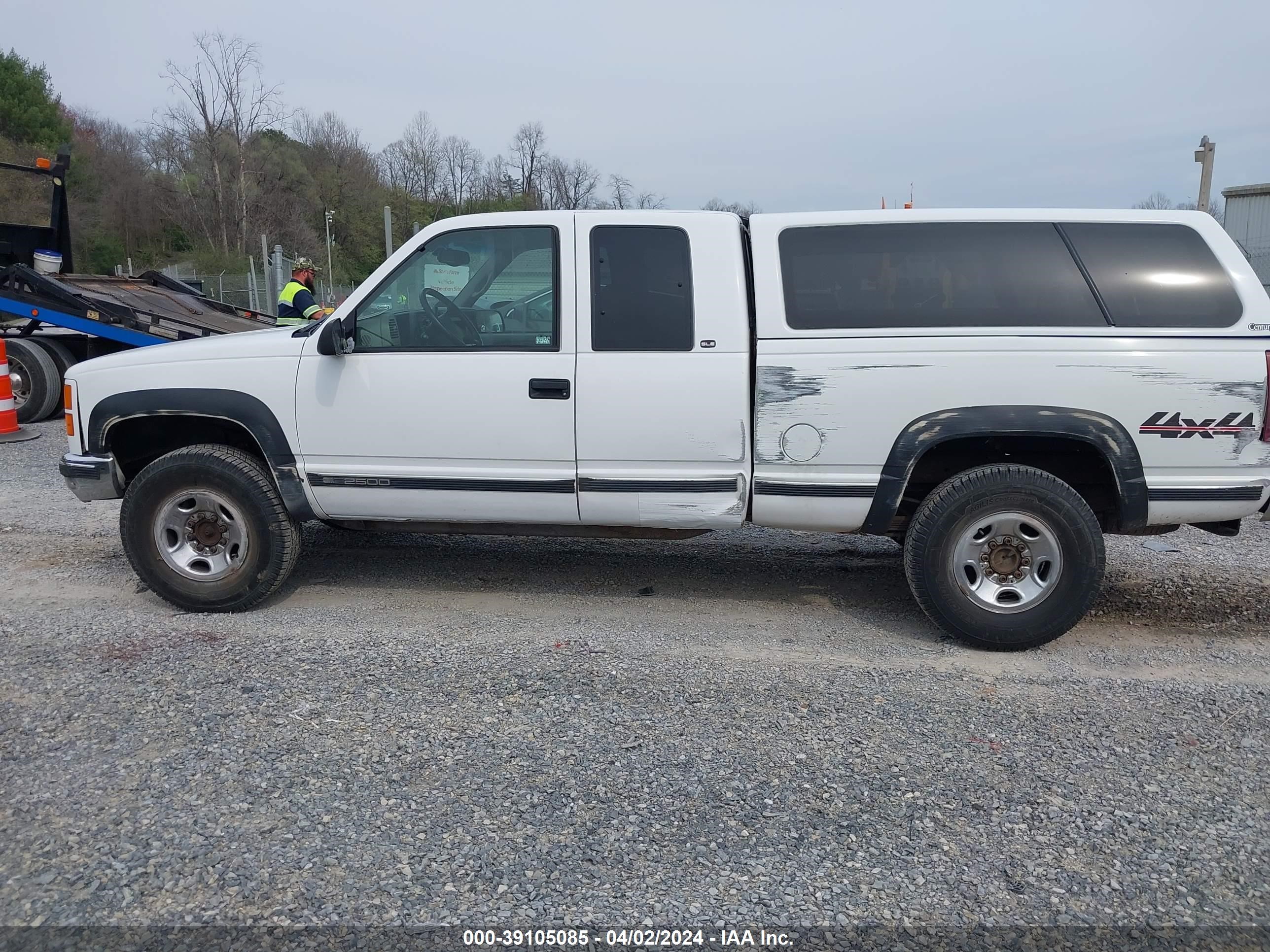 Photo 13 VIN: 1GTGK29R4WE517027 - GMC NULL 