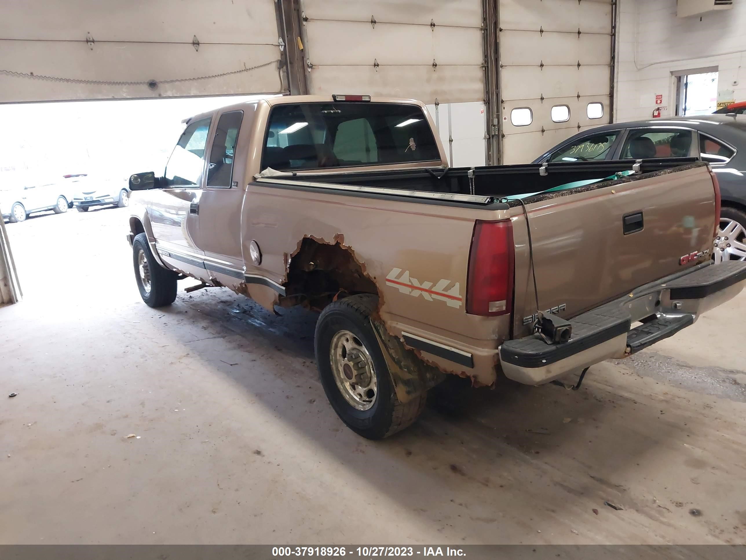 Photo 2 VIN: 1GTGK29R6TE552079 - GMC SIERRA 