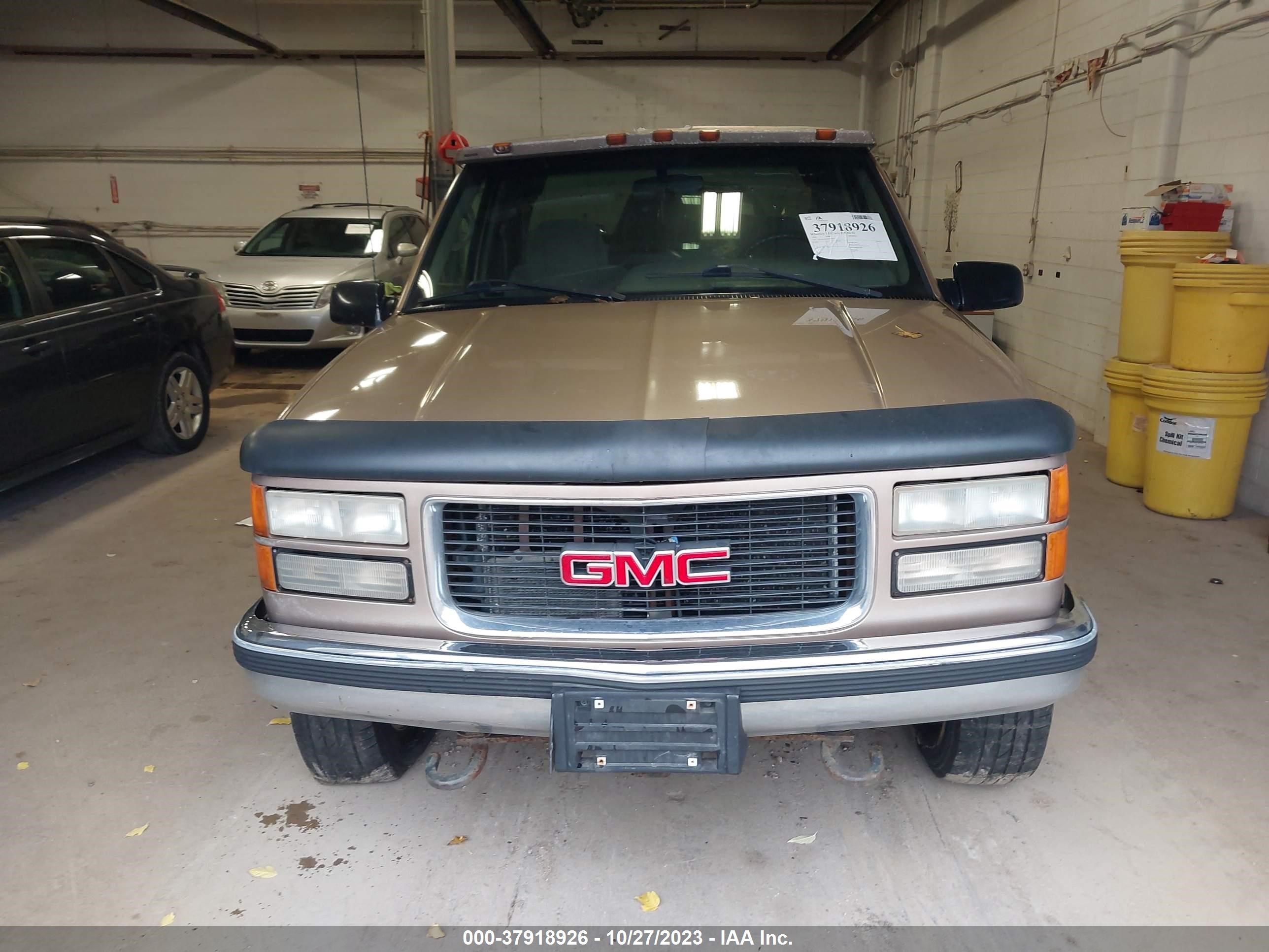 Photo 5 VIN: 1GTGK29R6TE552079 - GMC SIERRA 