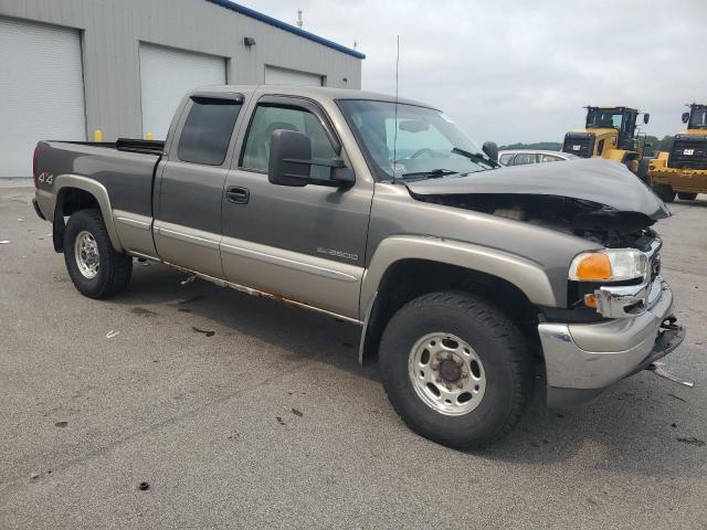 Photo 3 VIN: 1GTGK29U0YE286909 - GMC NEW SIERRA 