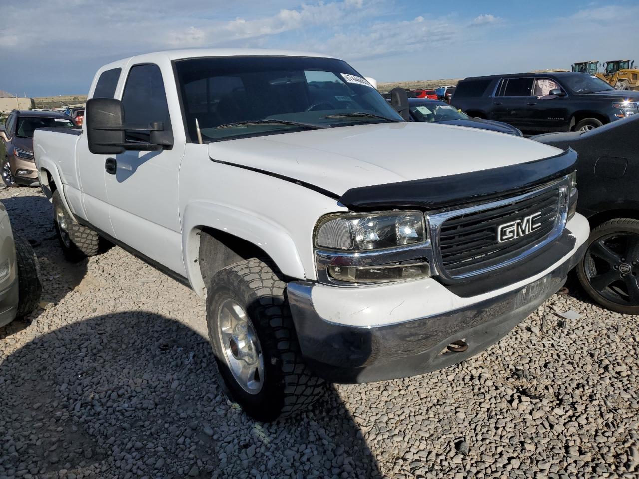 Photo 3 VIN: 1GTGK29U0YE330147 - GMC SIERRA 